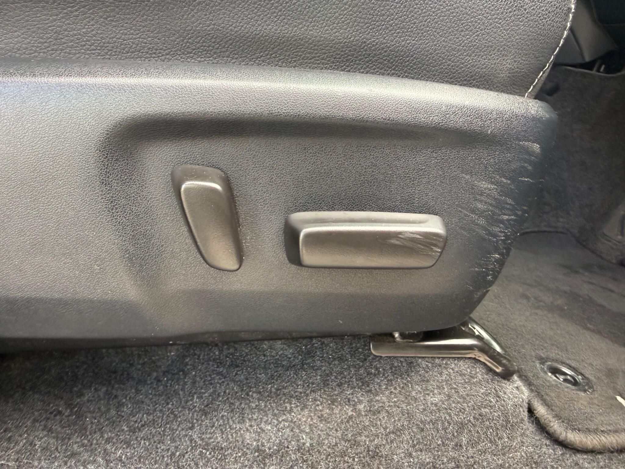 Toyota Hilux - Image 19