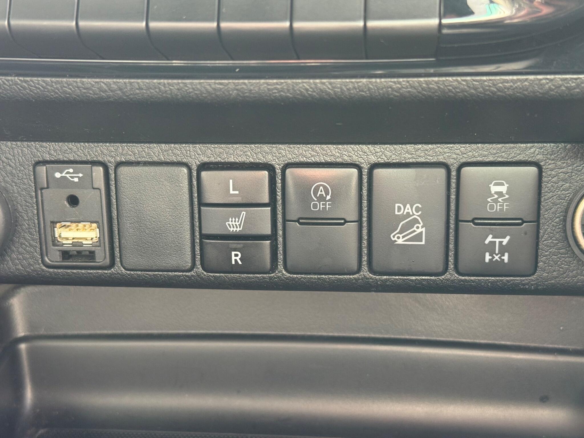 Toyota Hilux - Image 20