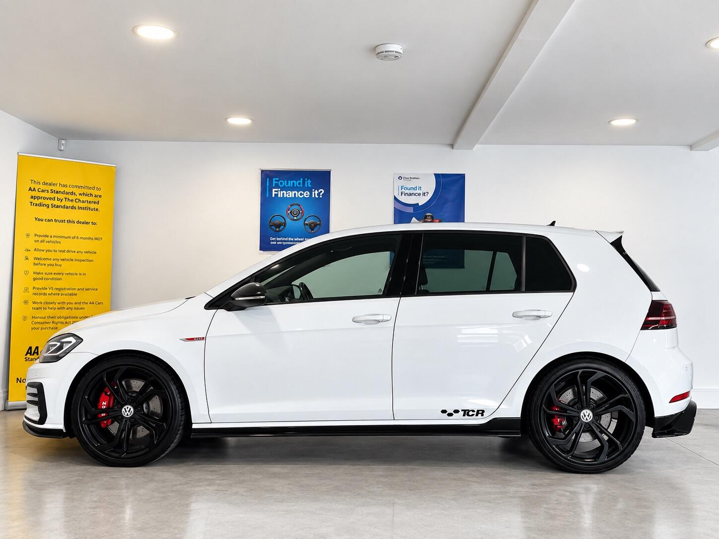 Volkswagen Golf - Image 9