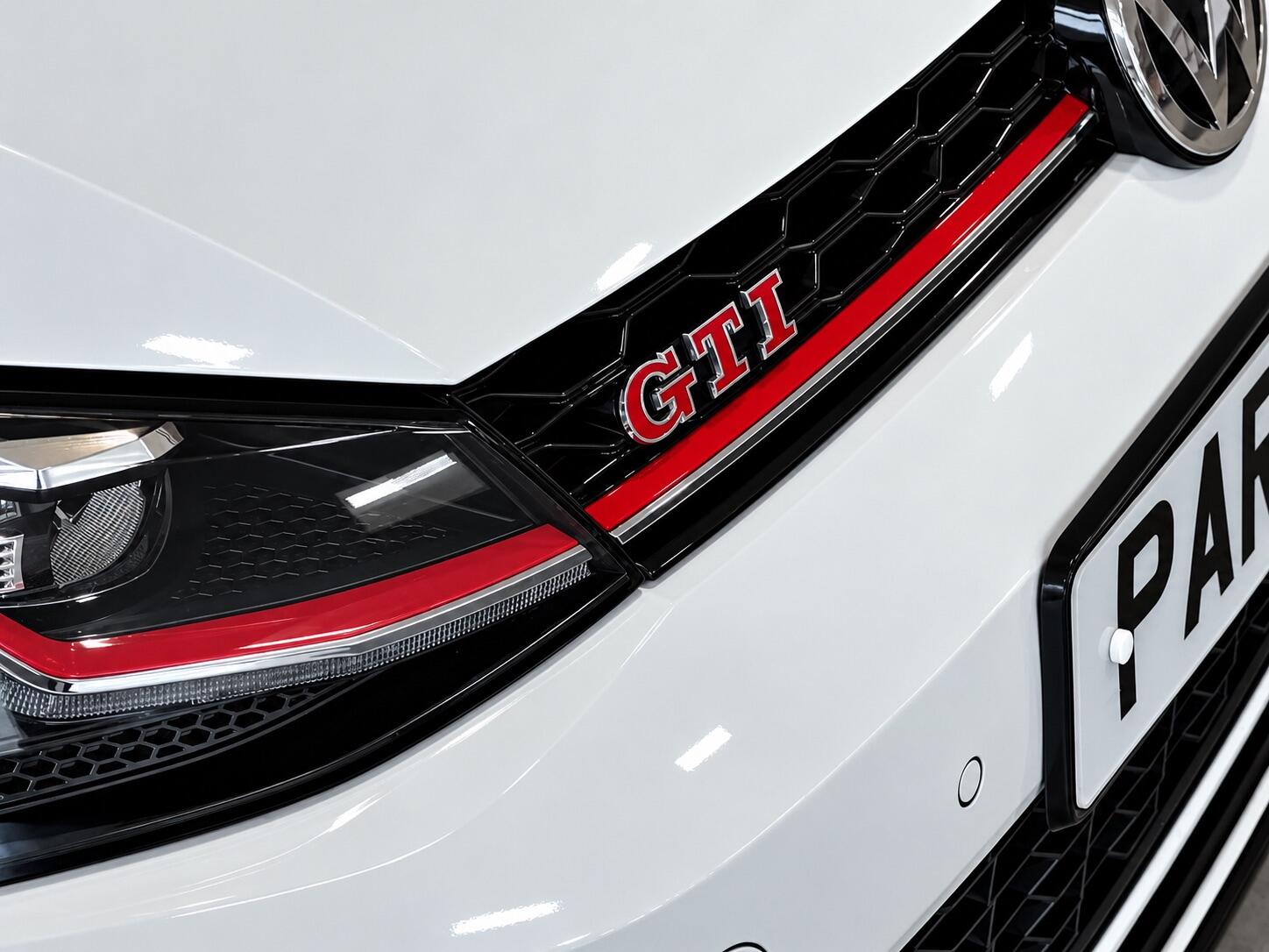 Volkswagen Golf - Image 12