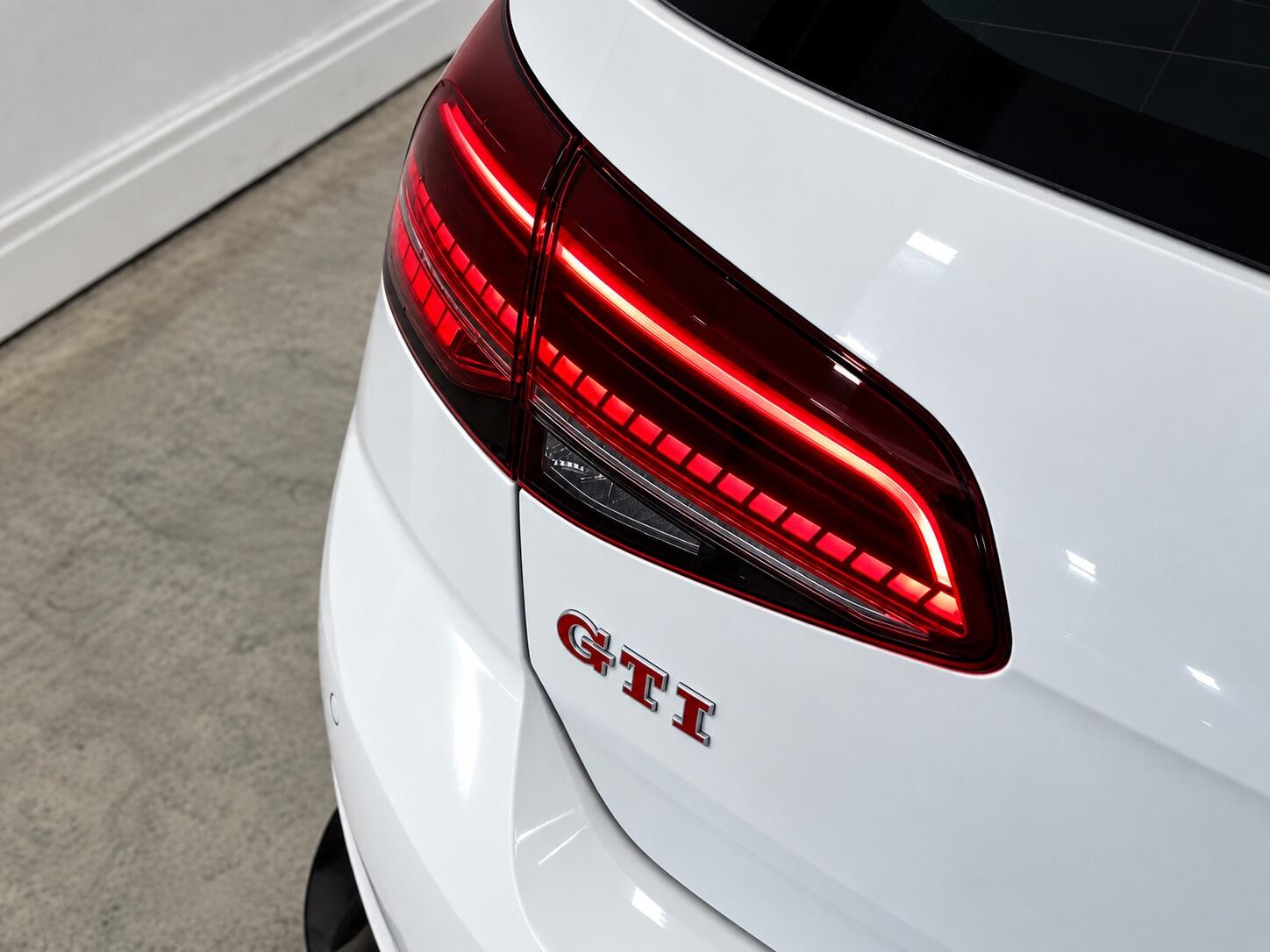 Volkswagen Golf - Image 13
