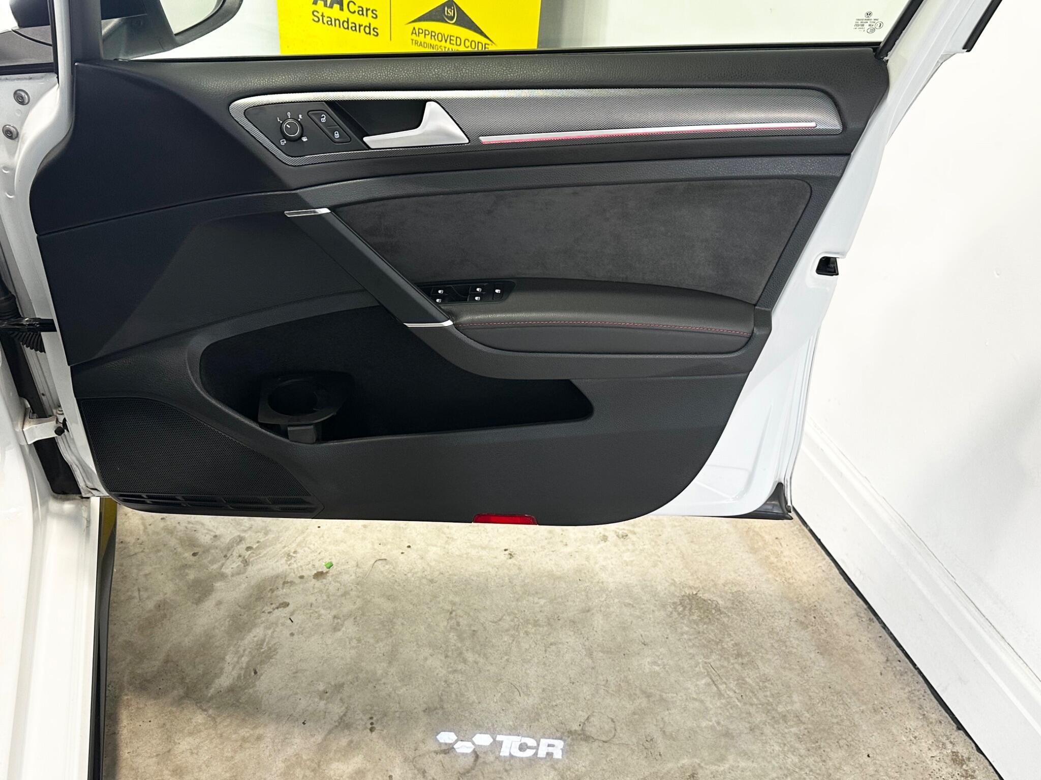 Volkswagen Golf - Image 14