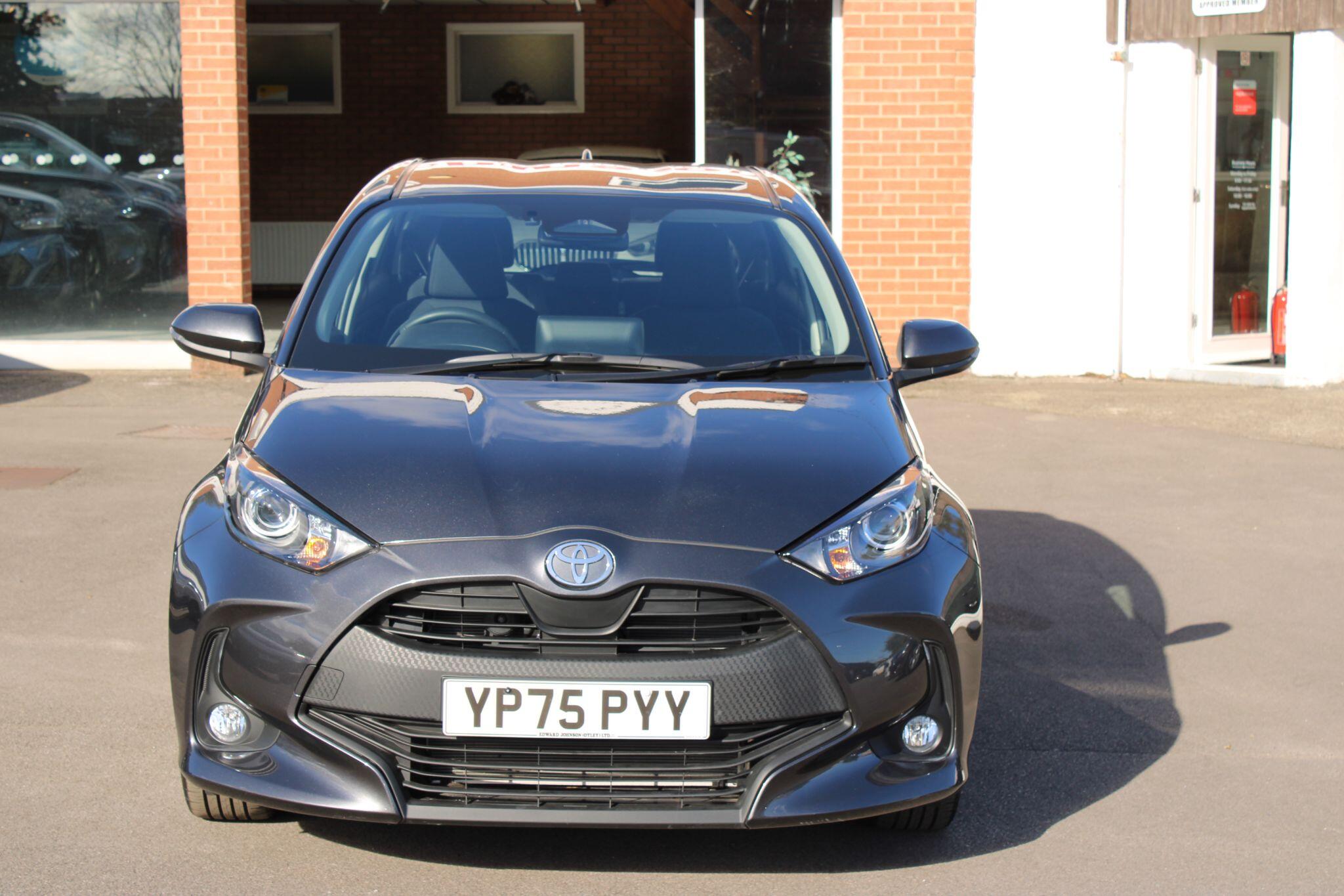 Toyota Yaris - Image 2