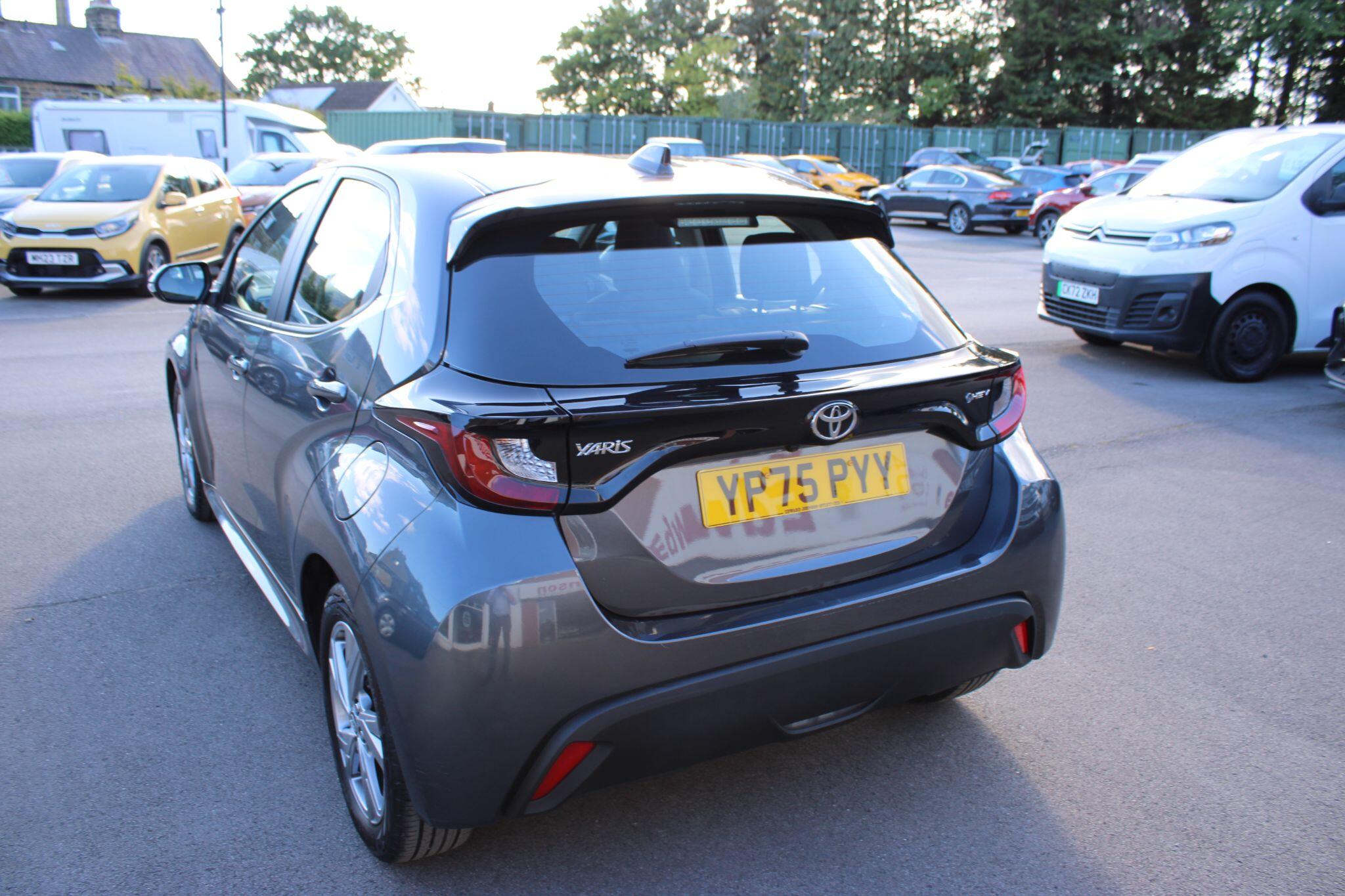Toyota Yaris - Image 5