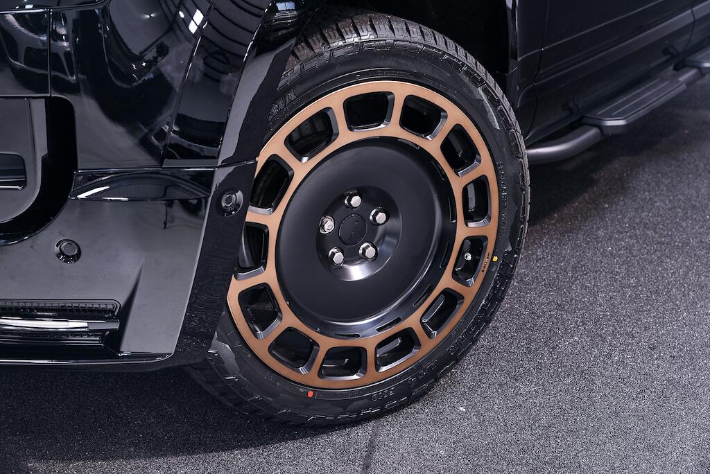 Land Rover Defender 110 - Image 7