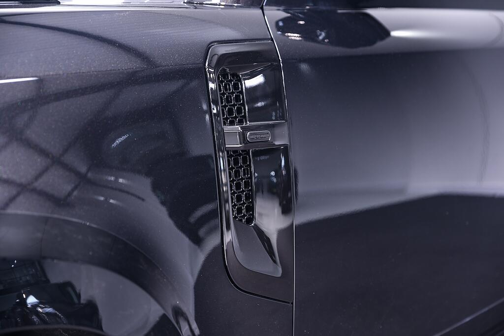Land Rover Defender 110 - Image 9