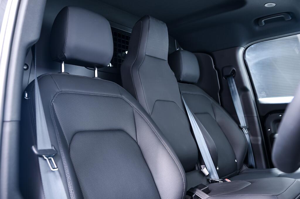 Land Rover Defender 110 - Image 12