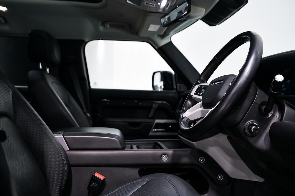 Land Rover Defender 110 - Image 13