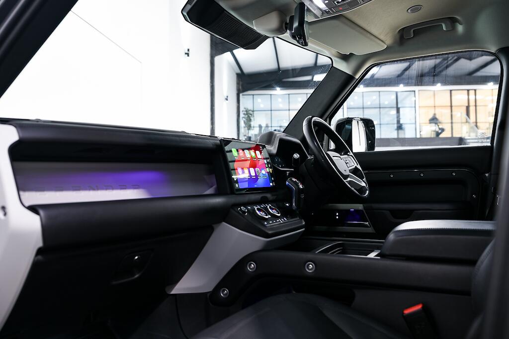 Land Rover Defender 110 - Image 15