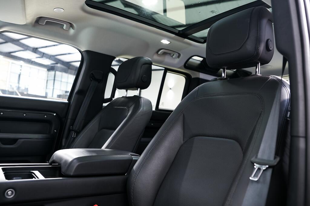 Land Rover Defender 110 - Image 16