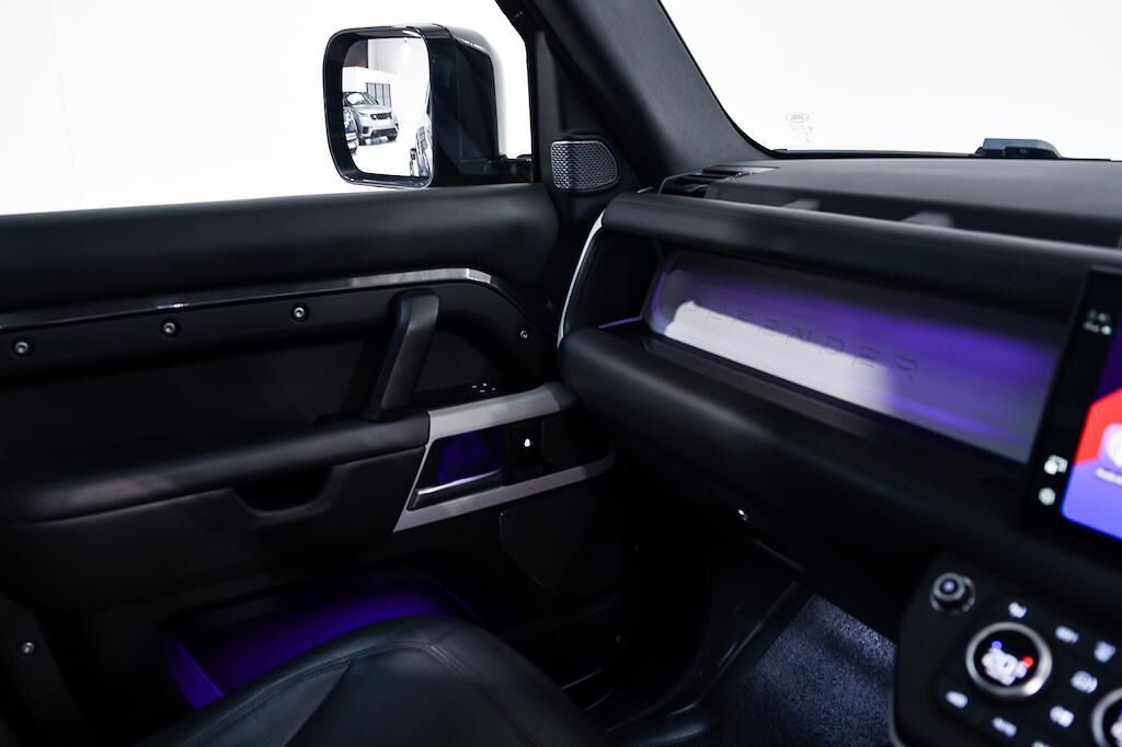 Land Rover Defender 110 - Image 18
