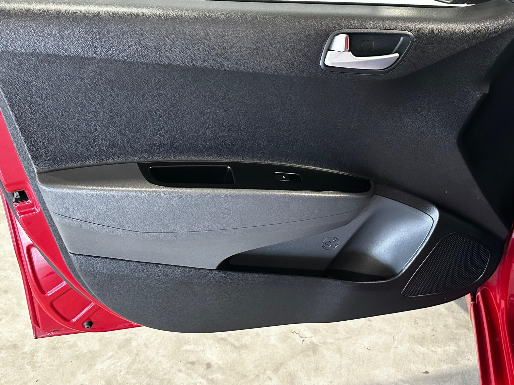Hyundai i10 - Image 13