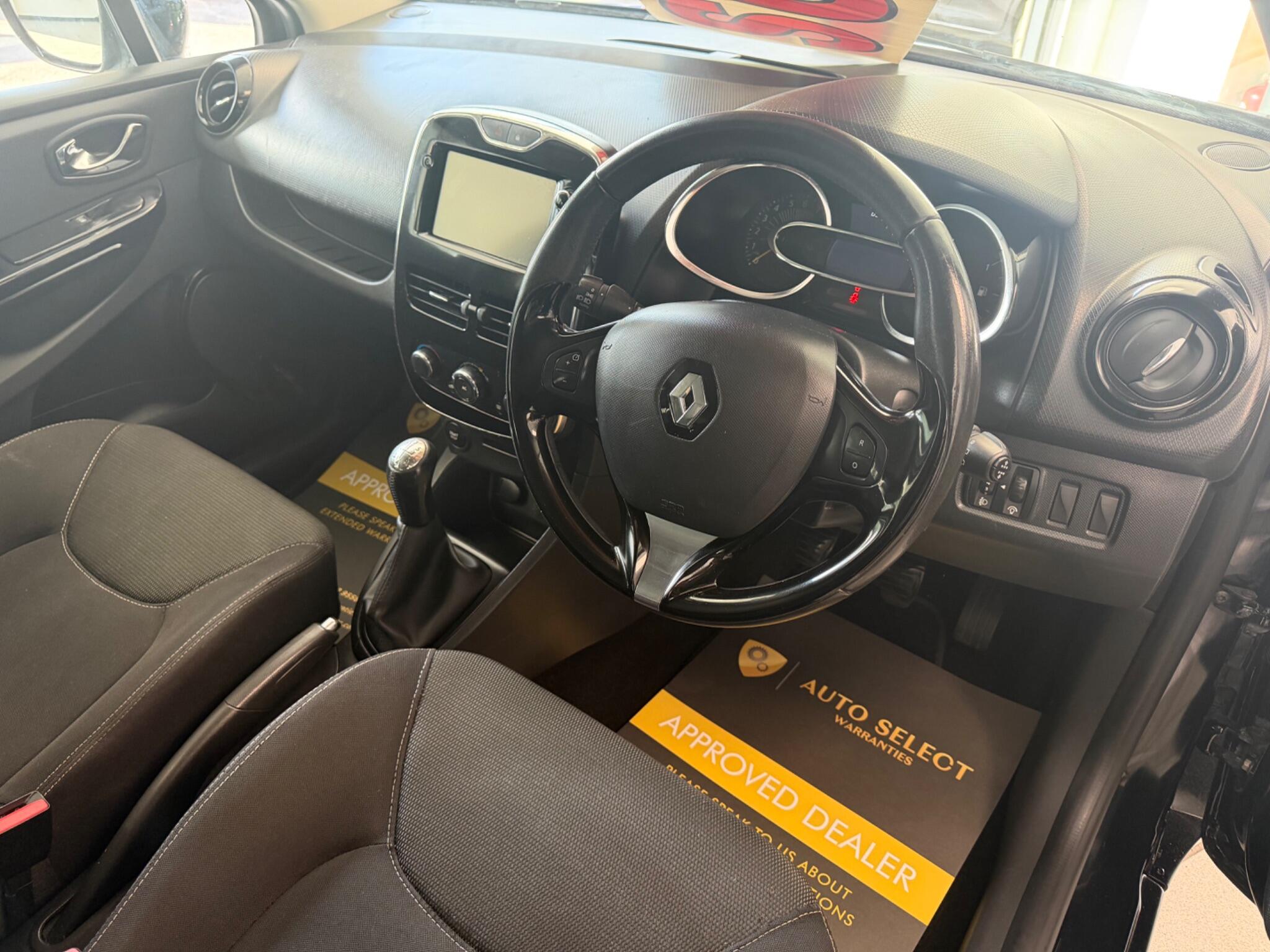 Renault Clio - Image 11