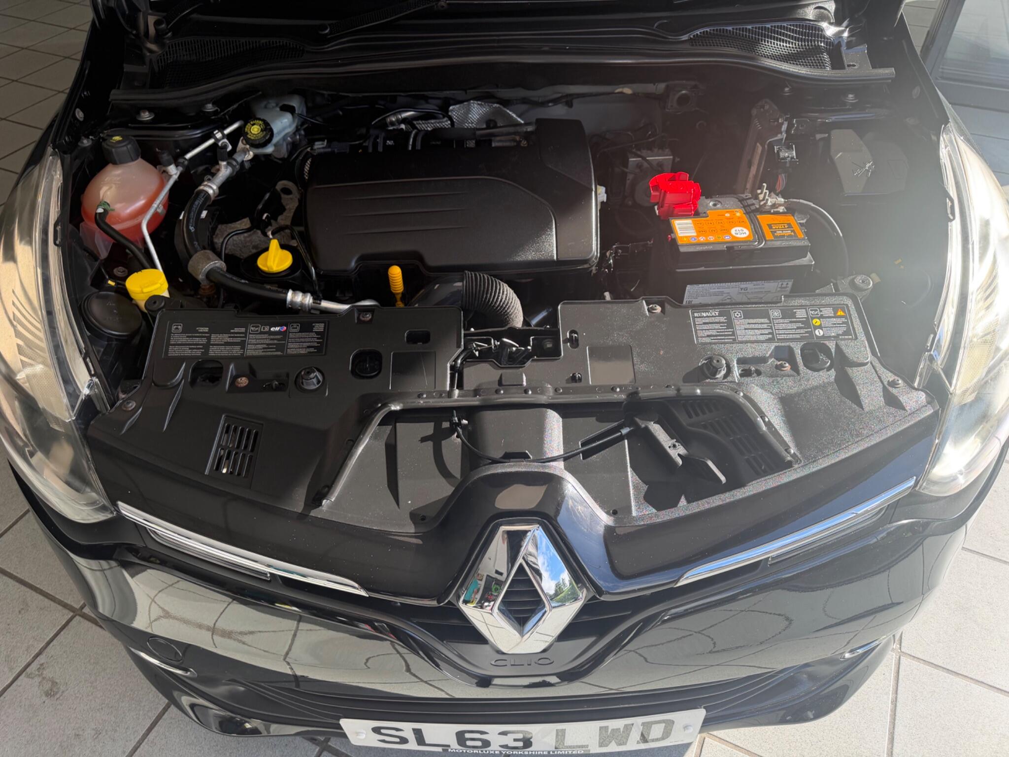 Renault Clio - Image 13