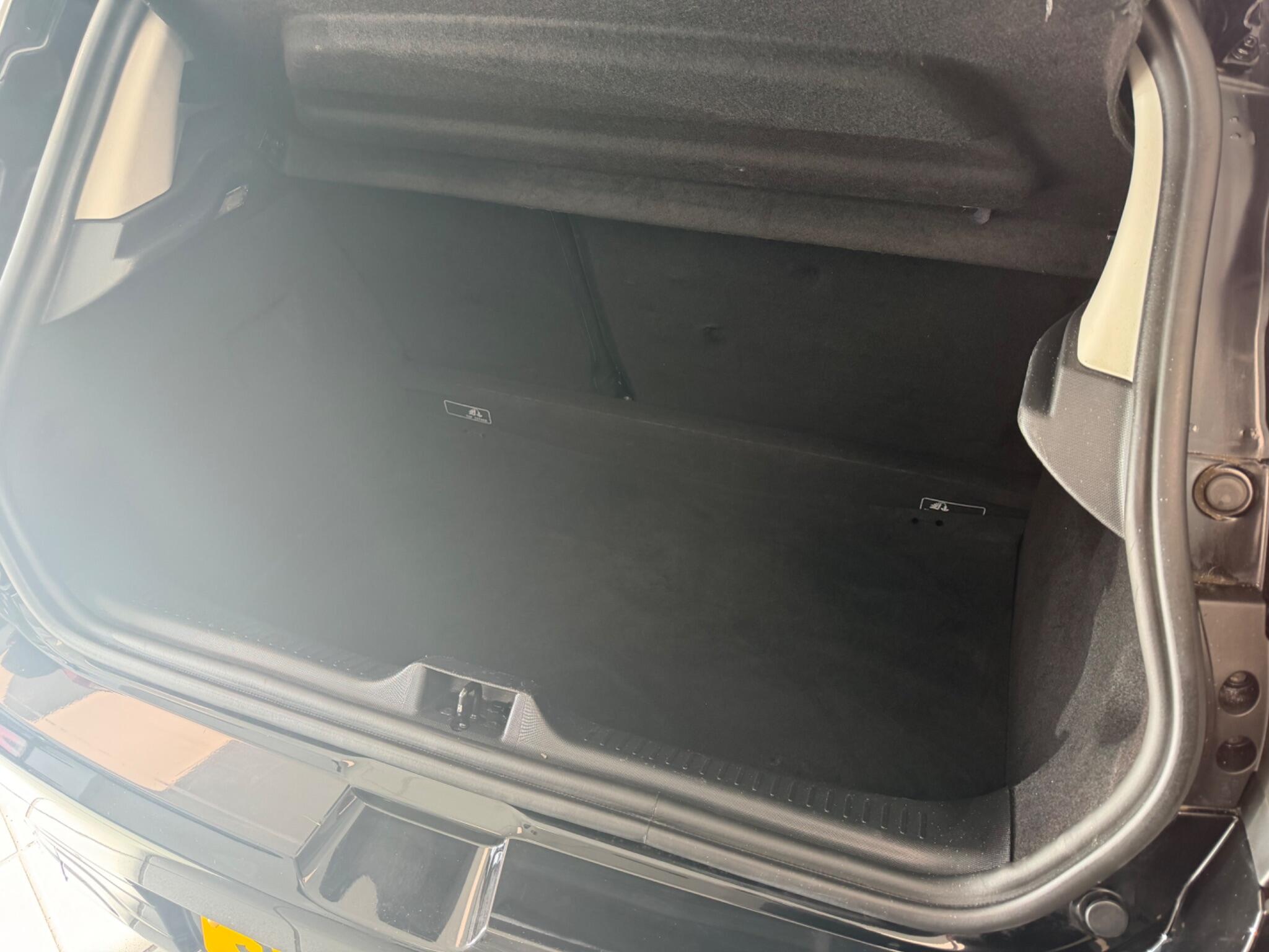 Renault Clio - Image 17