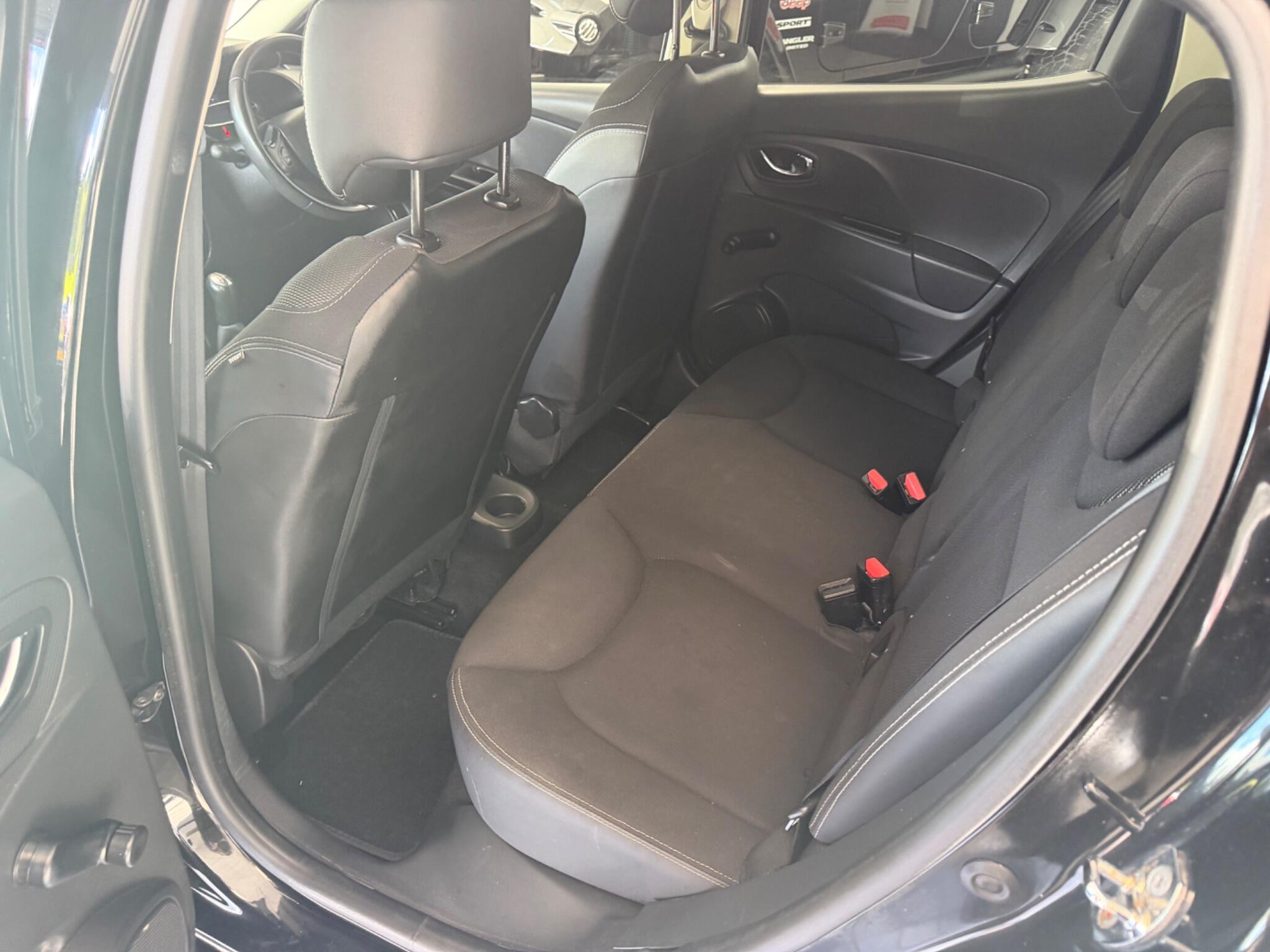 Renault Clio - Image 19