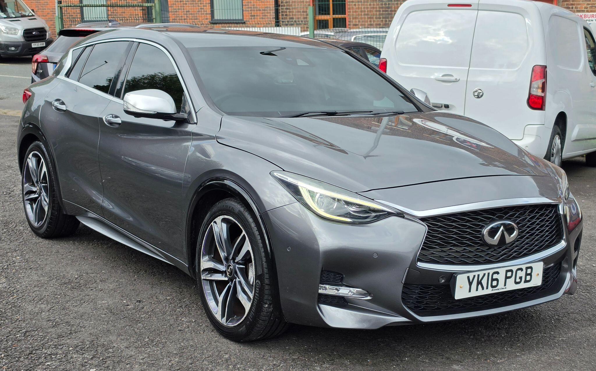 Infiniti Q30