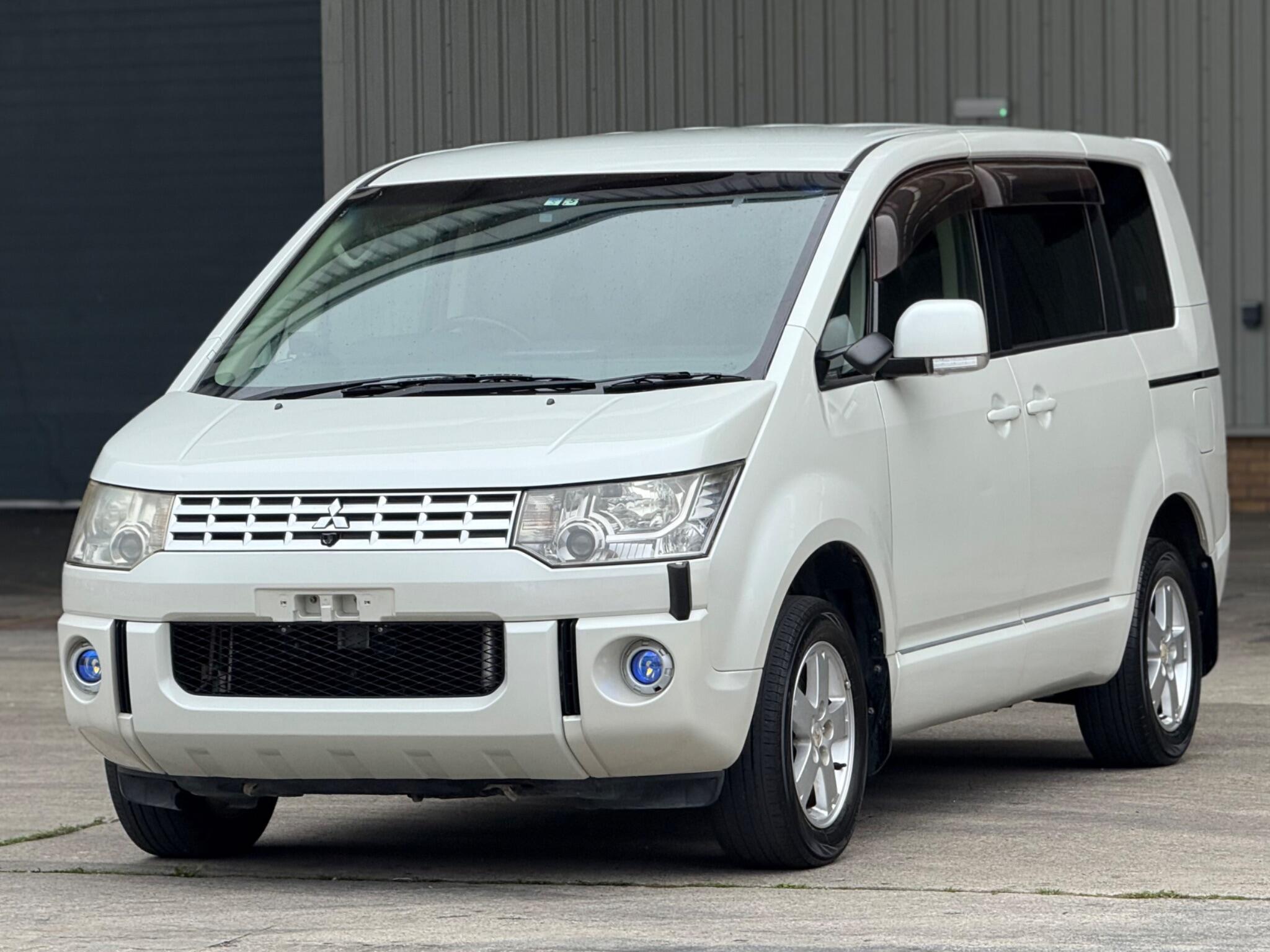 Mitsubishi Delica - Image 8