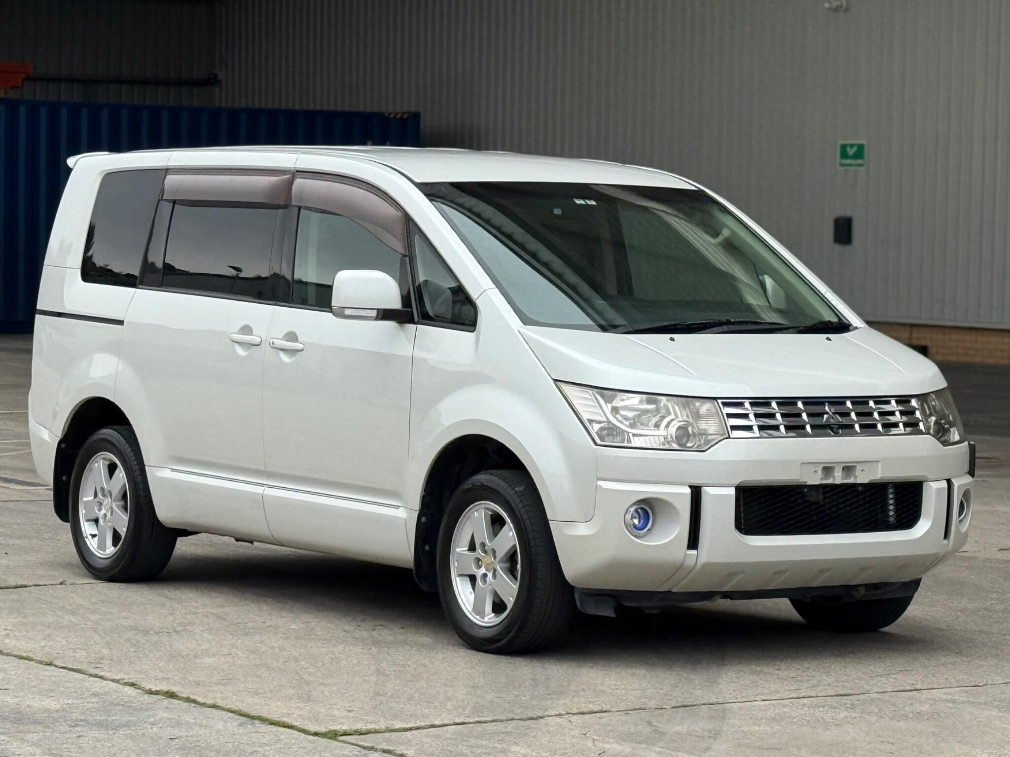 Mitsubishi Delica - Image 9