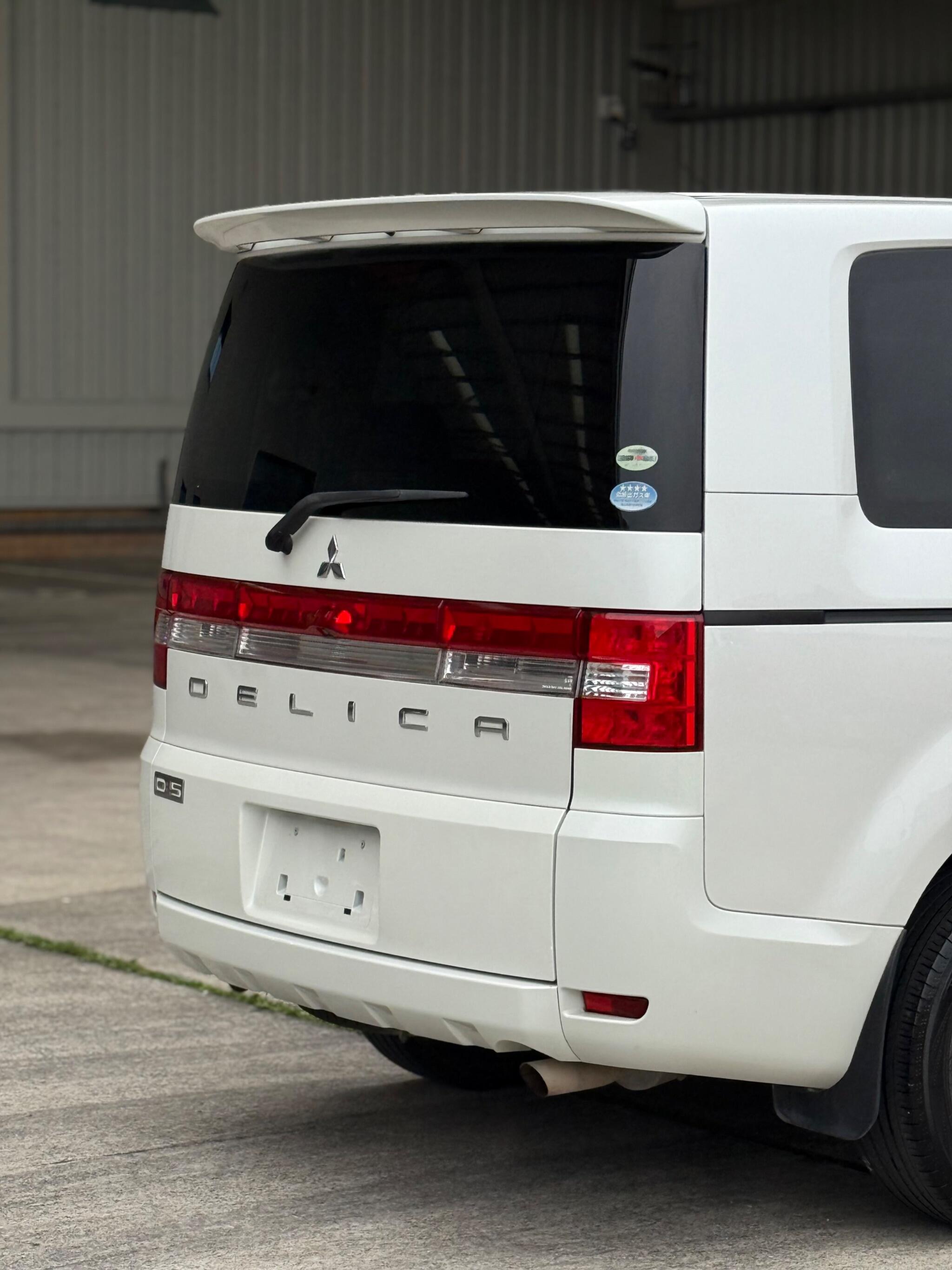 Mitsubishi Delica - Image 14