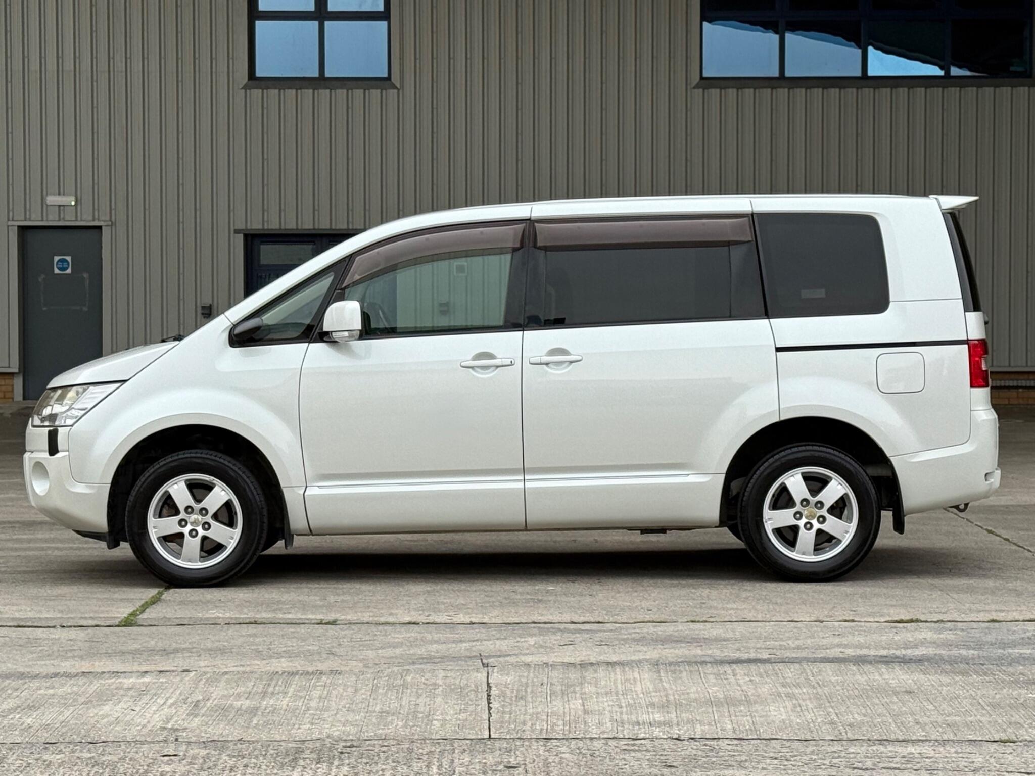 Mitsubishi Delica - Image 16