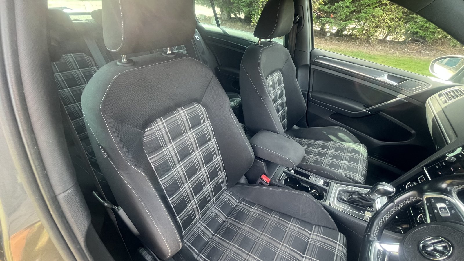 Volkswagen Golf - Image 11