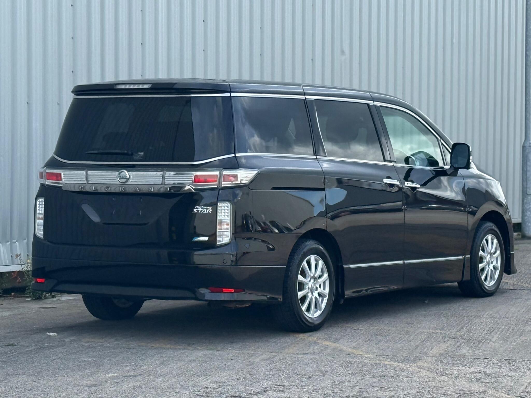 Nissan Elgrand - Image 11