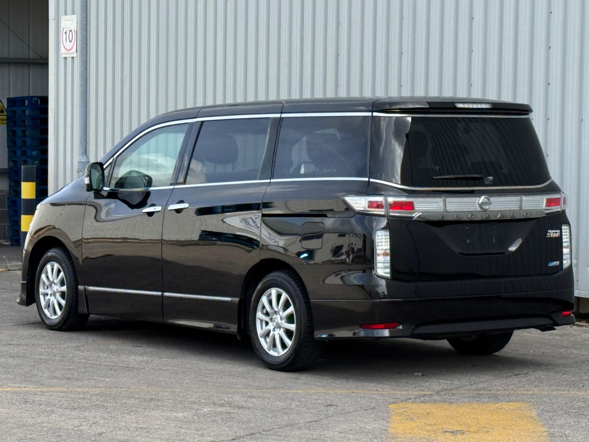 Nissan Elgrand - Image 15