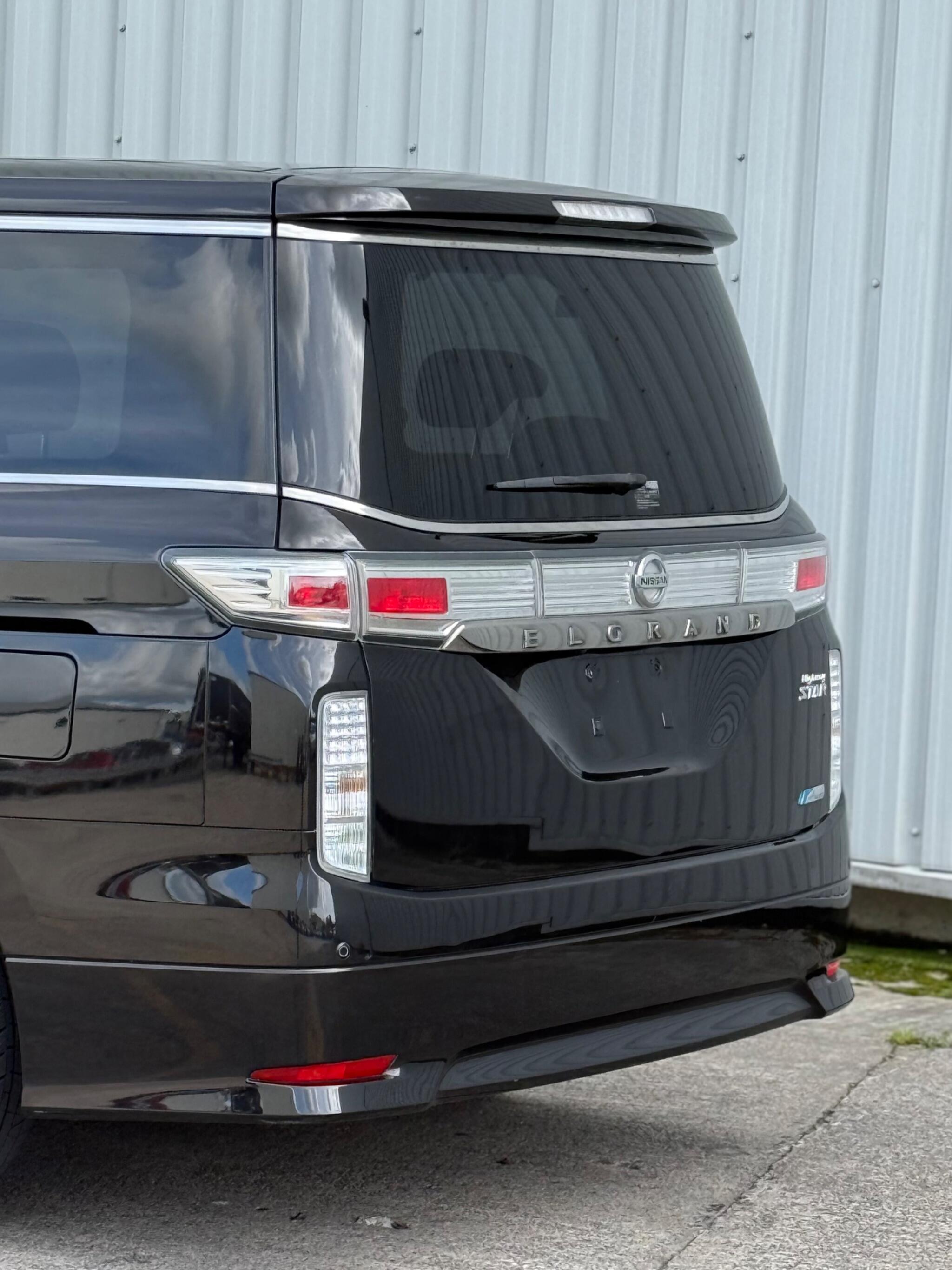 Nissan Elgrand - Image 17