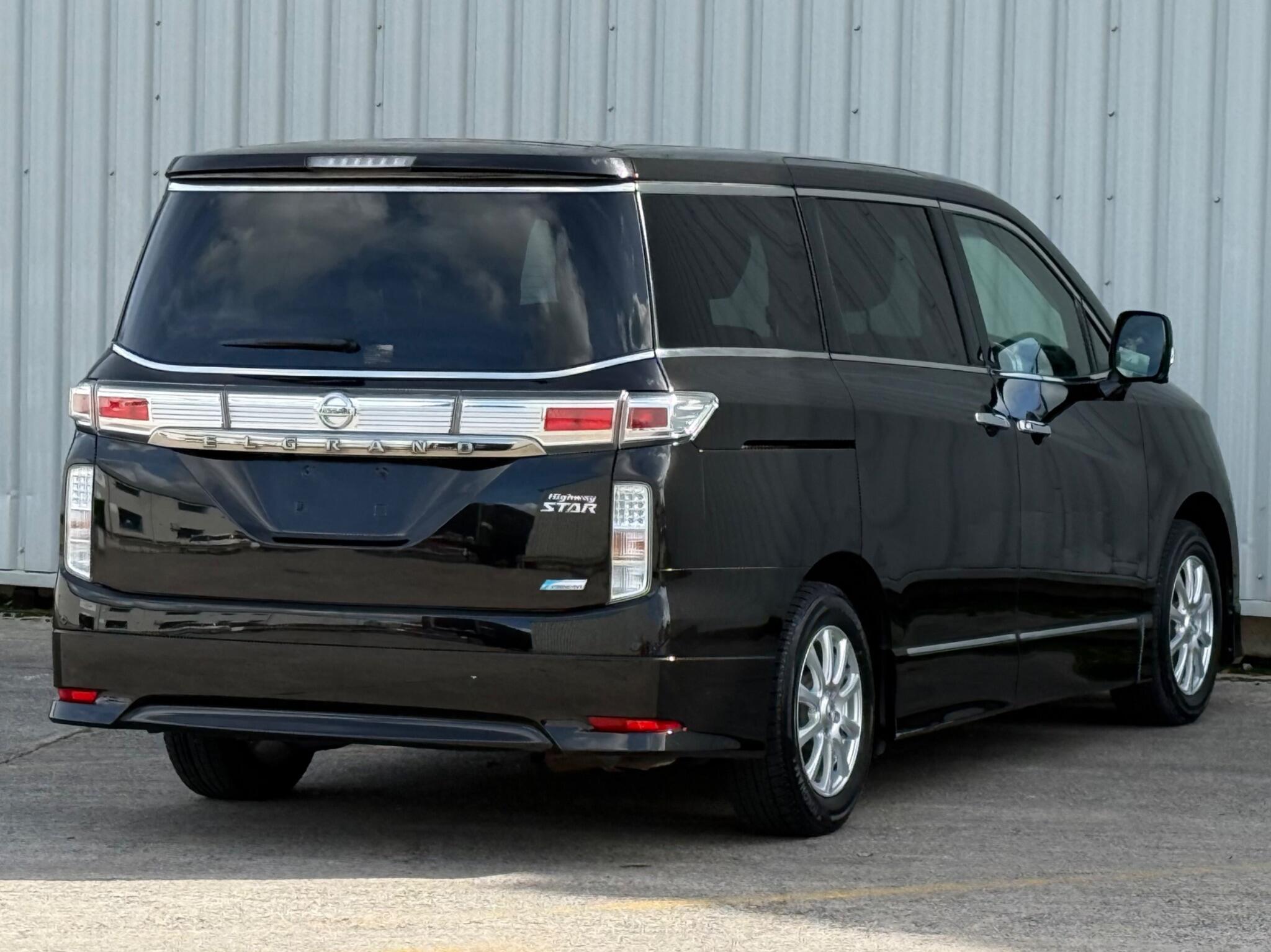 Nissan Elgrand - Image 18