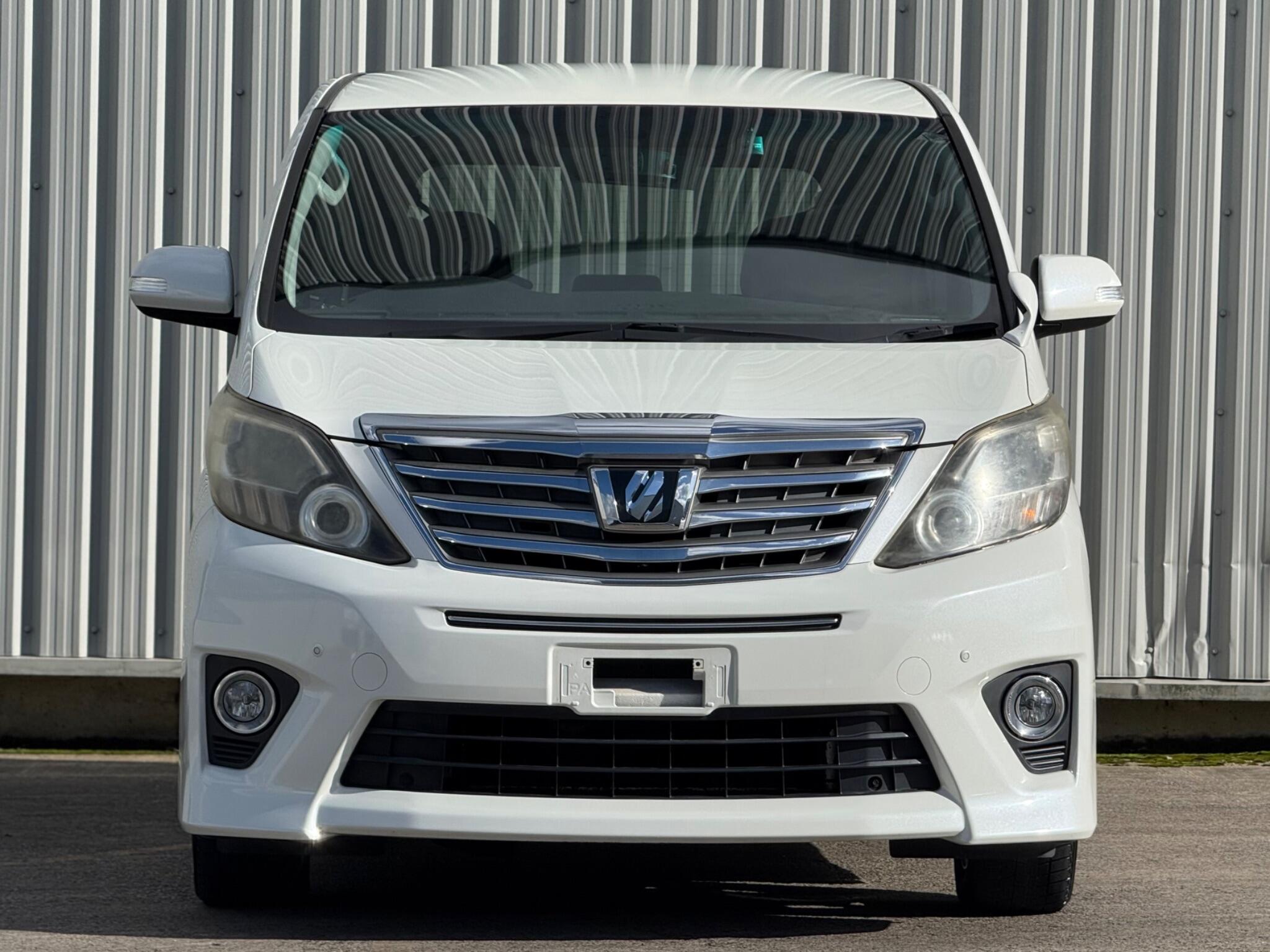 Toyota Alphard - Image 2