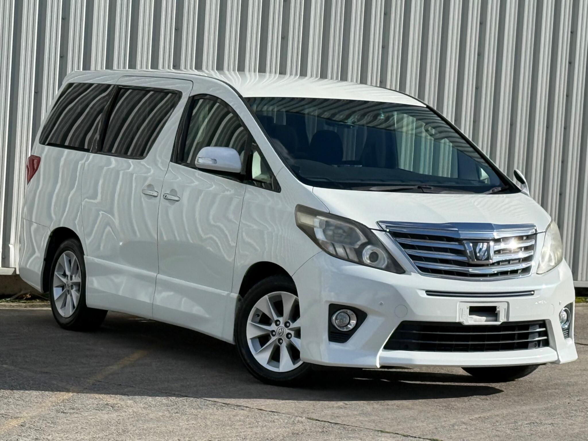Toyota Alphard - Image 3