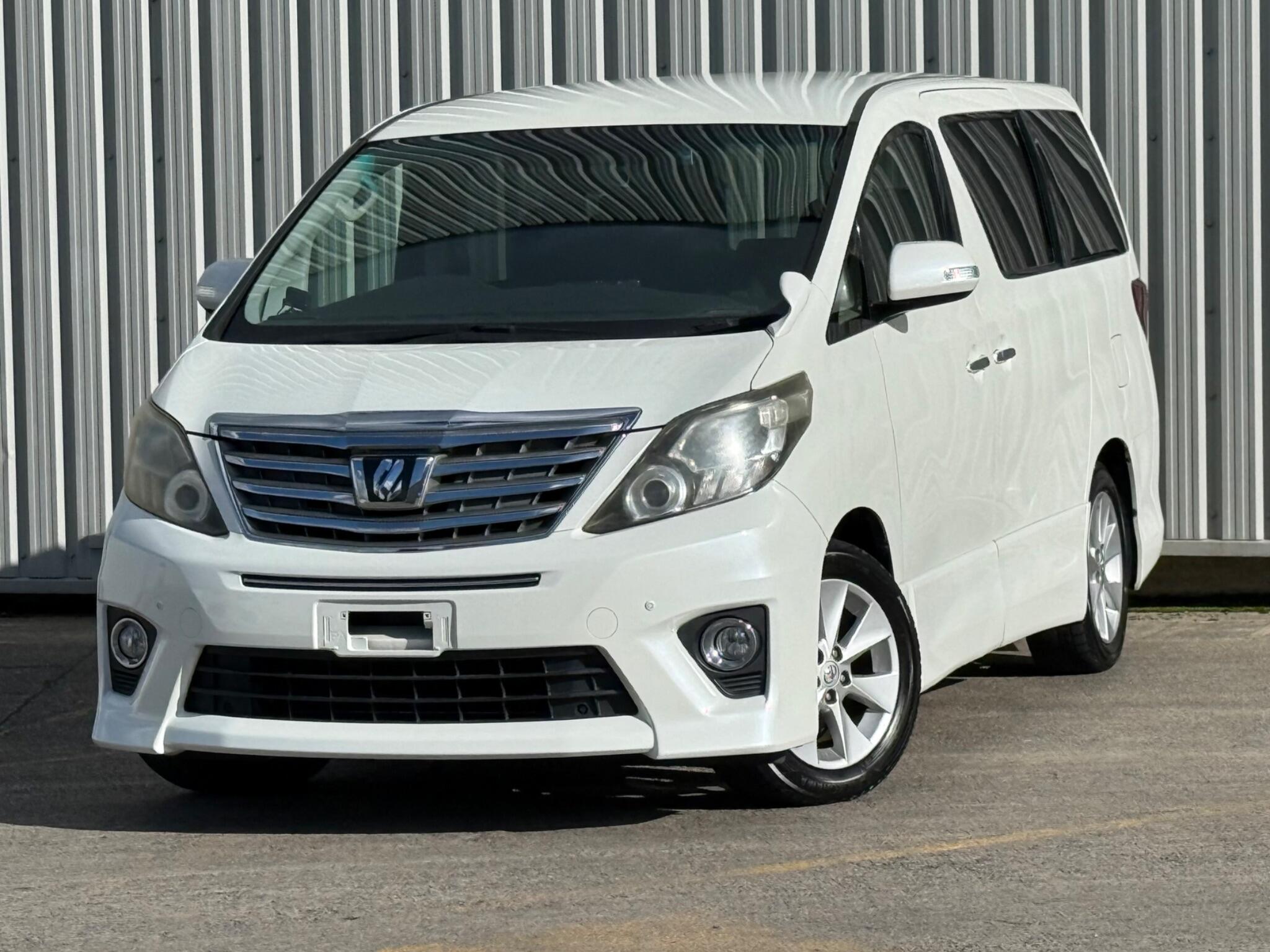 Toyota Alphard - Image 4