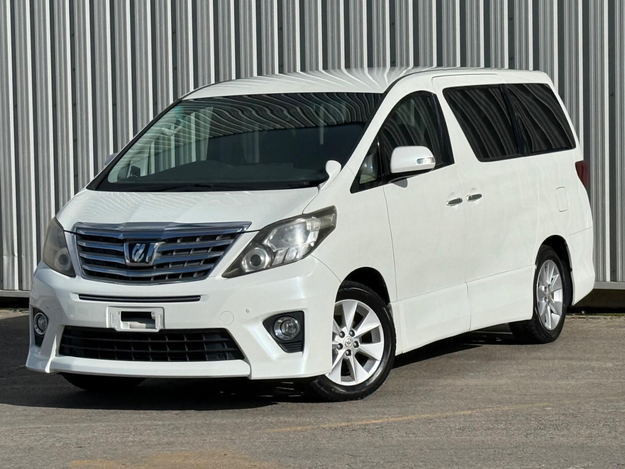 Toyota Alphard - Image 6