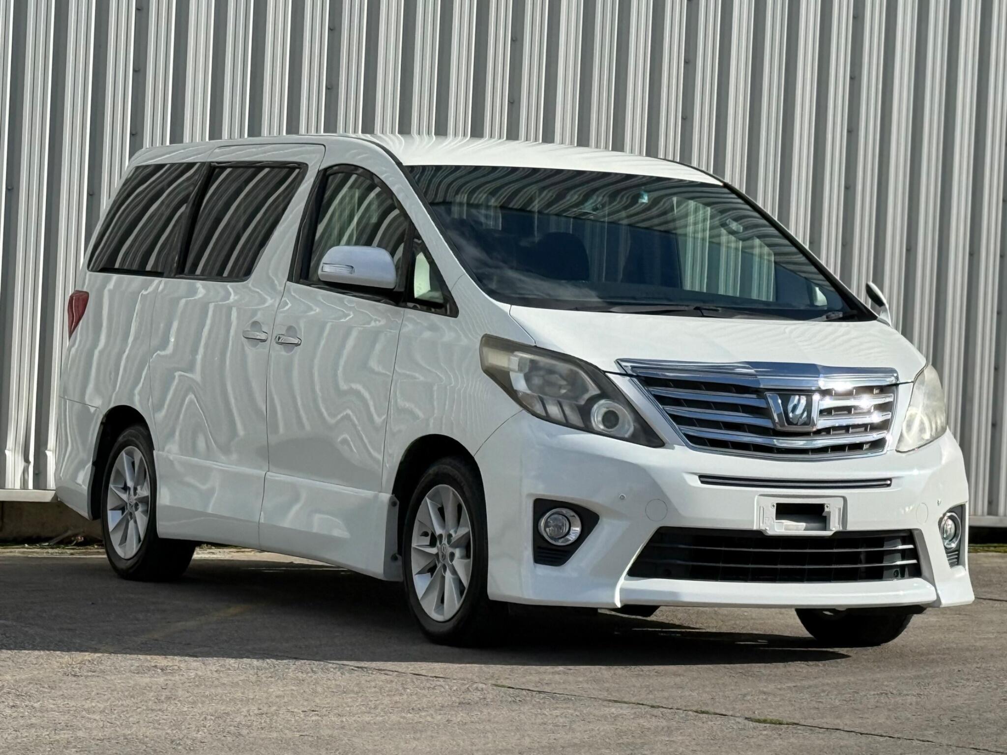 Toyota Alphard - Image 7