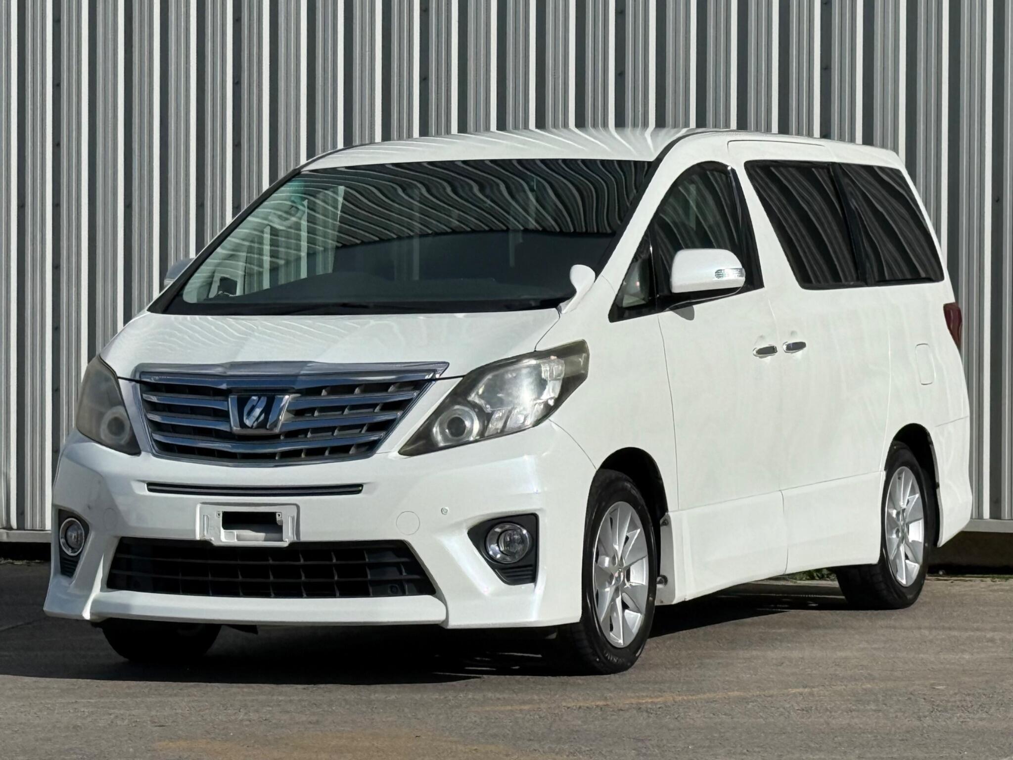 Toyota Alphard - Image 8