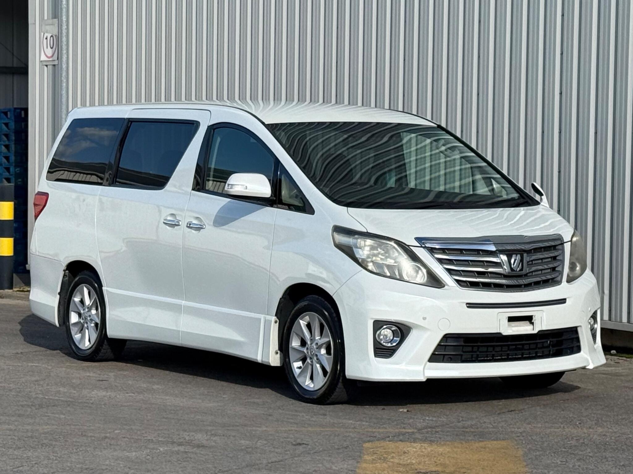 Toyota Alphard - Image 9