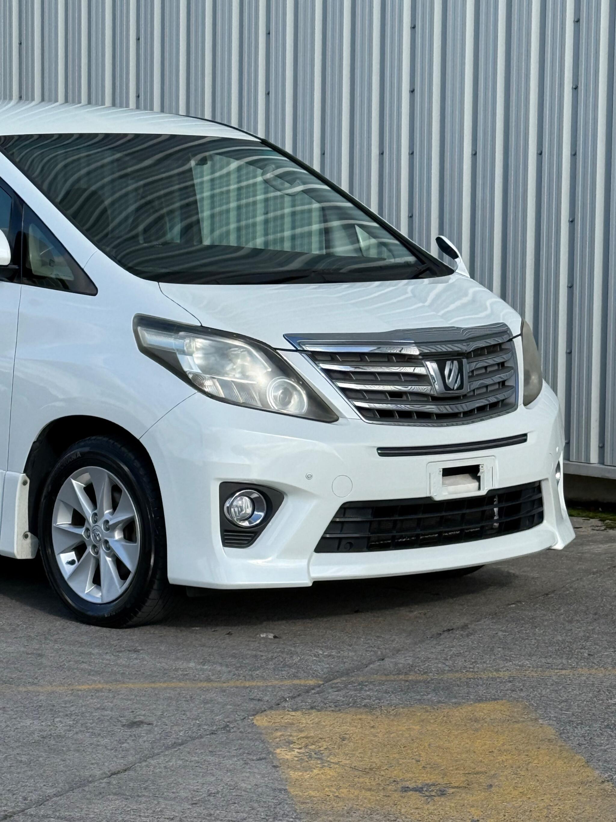 Toyota Alphard - Image 10