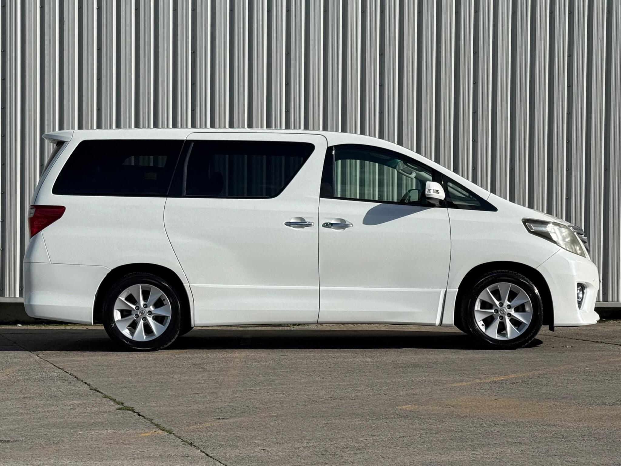 Toyota Alphard - Image 11