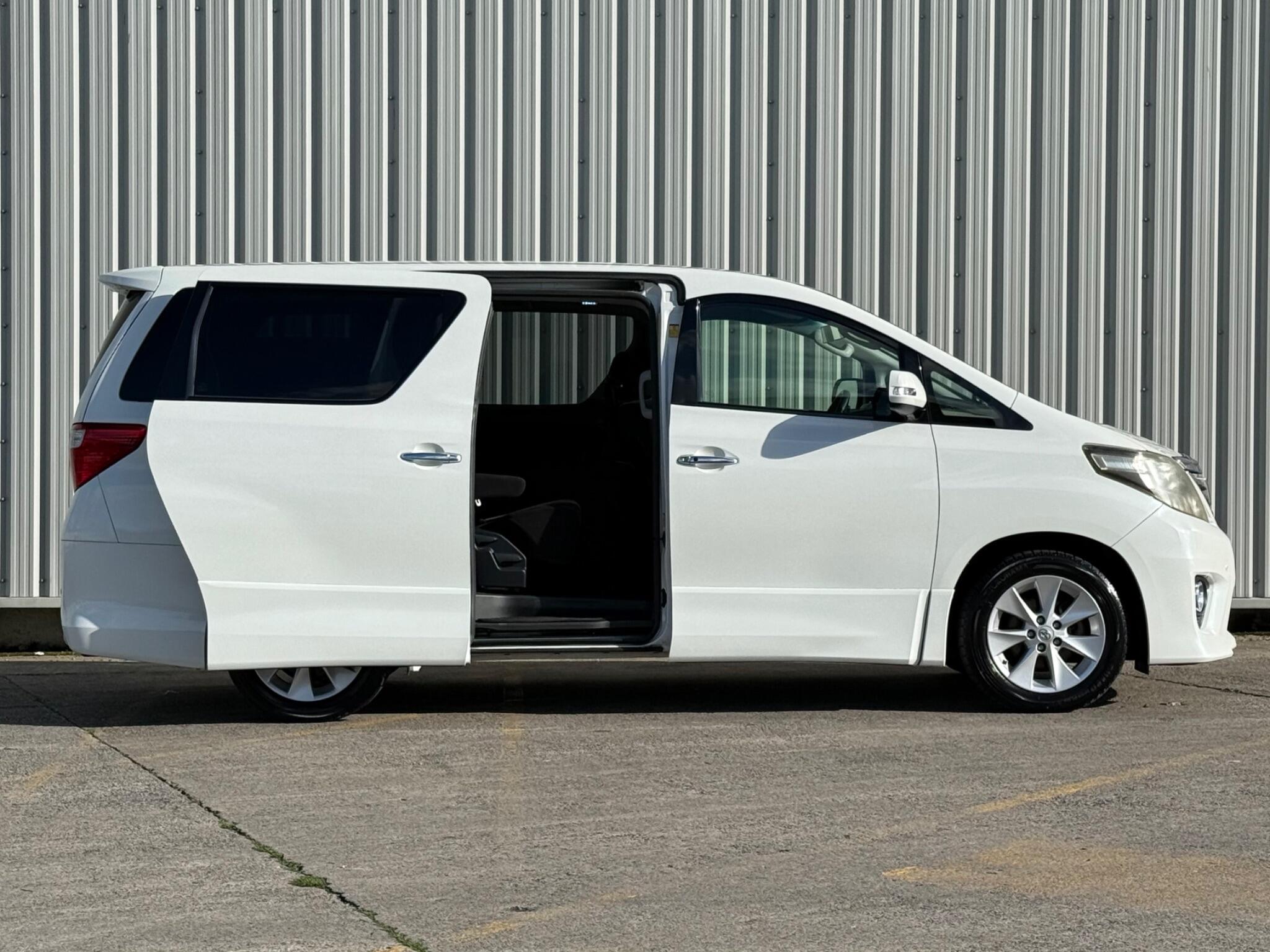 Toyota Alphard - Image 12