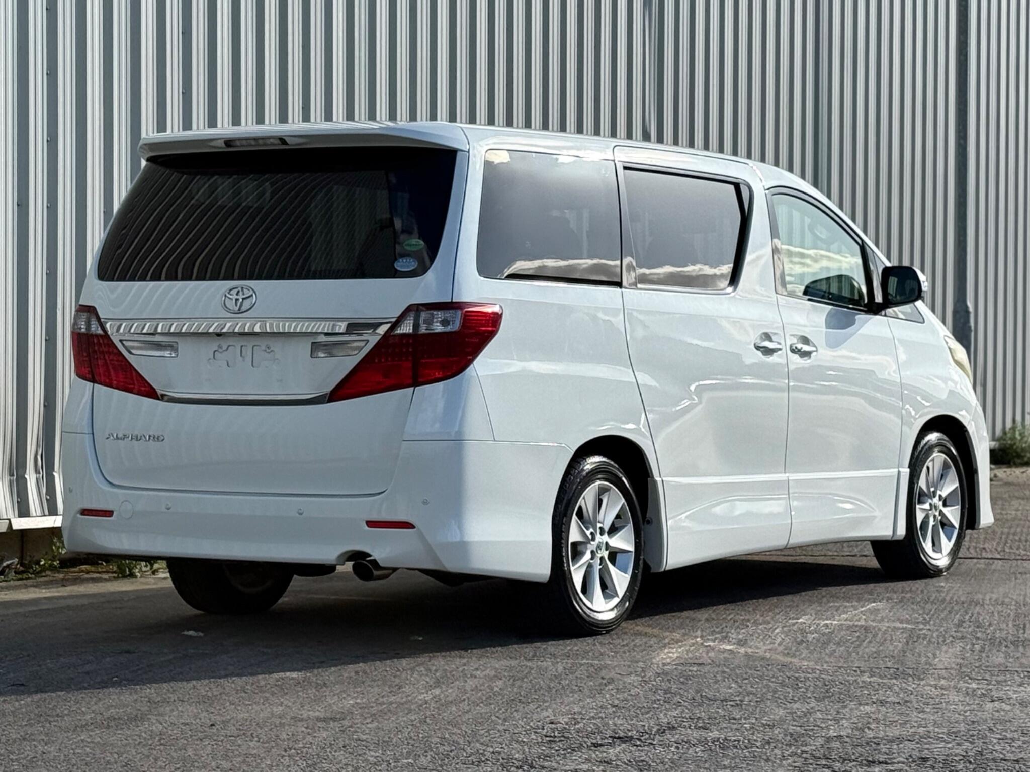 Toyota Alphard - Image 13