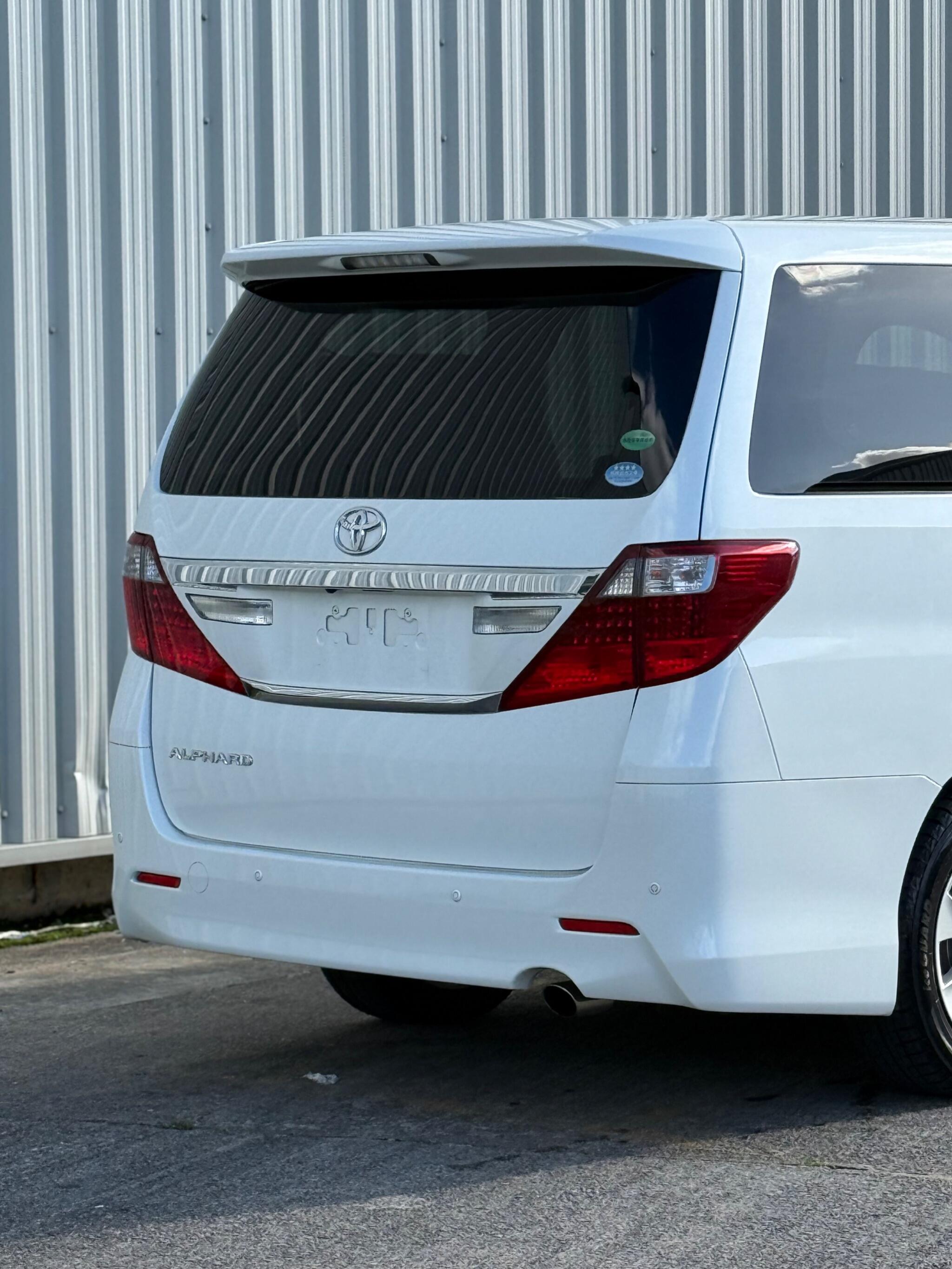 Toyota Alphard - Image 14