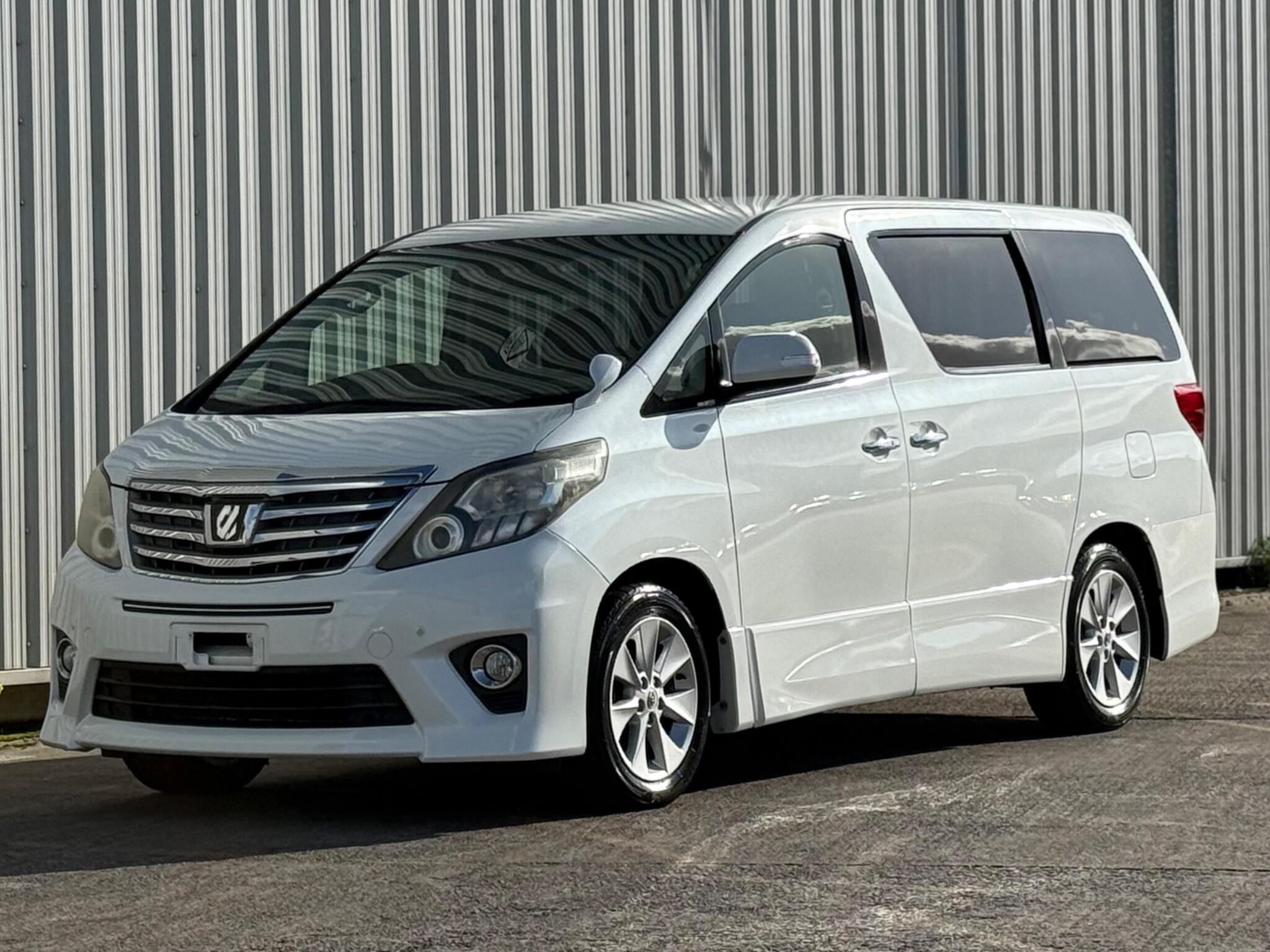 Toyota Alphard - Image 15