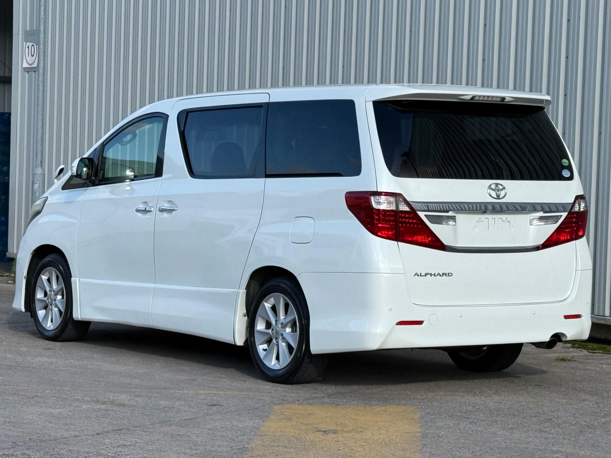 Toyota Alphard - Image 19