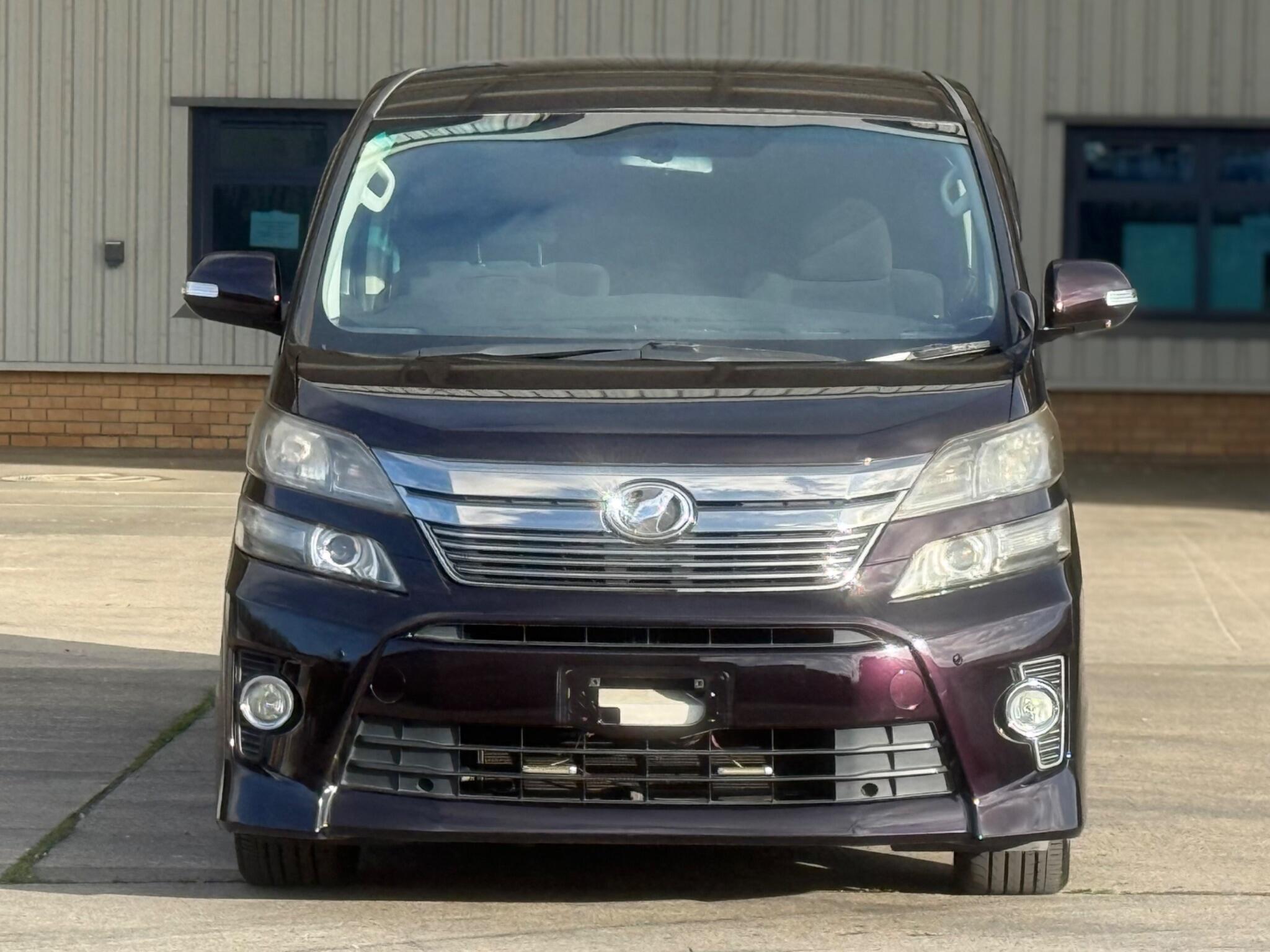 Toyota Vellfire - Image 2
