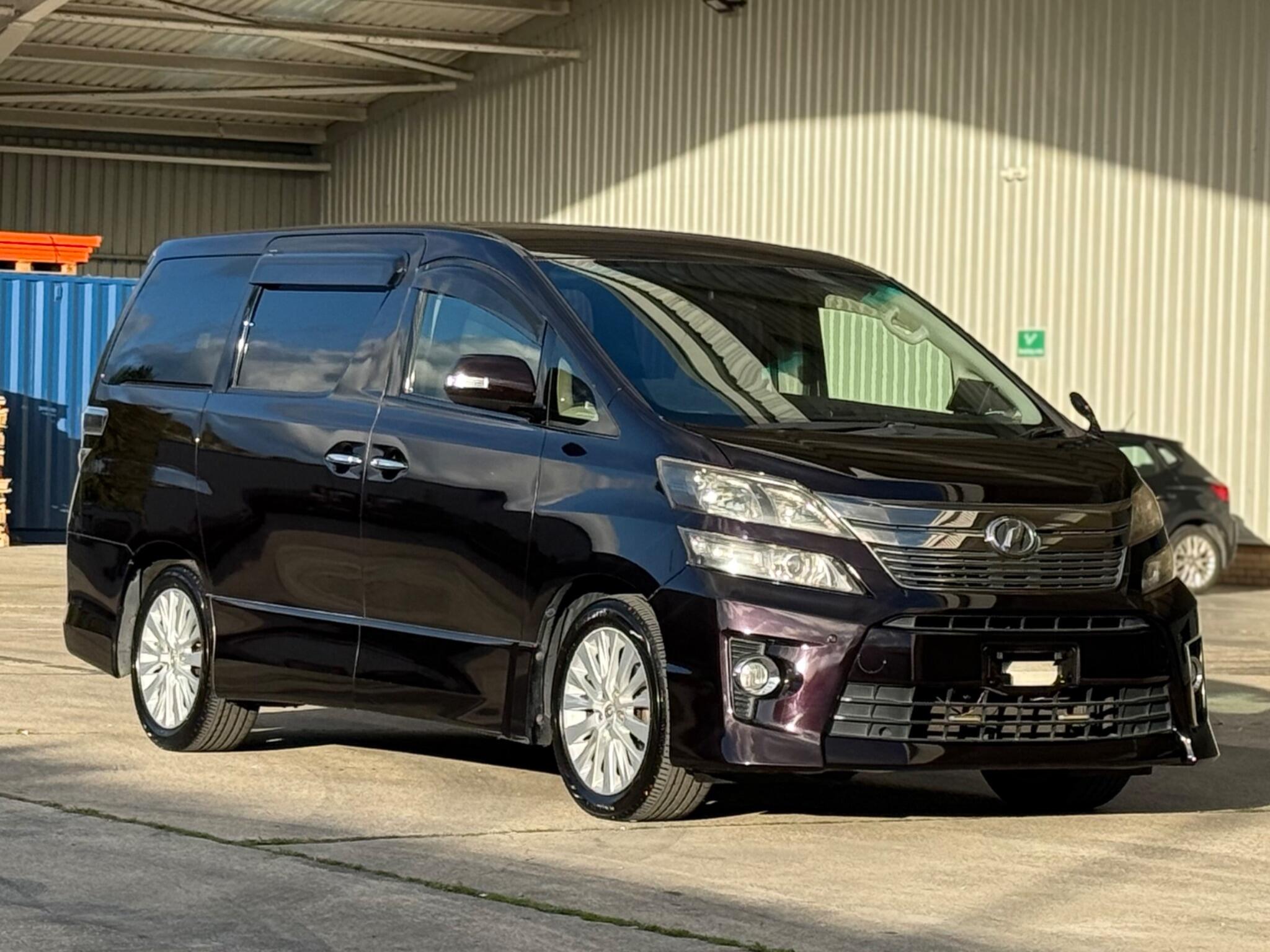Toyota Vellfire - Image 9