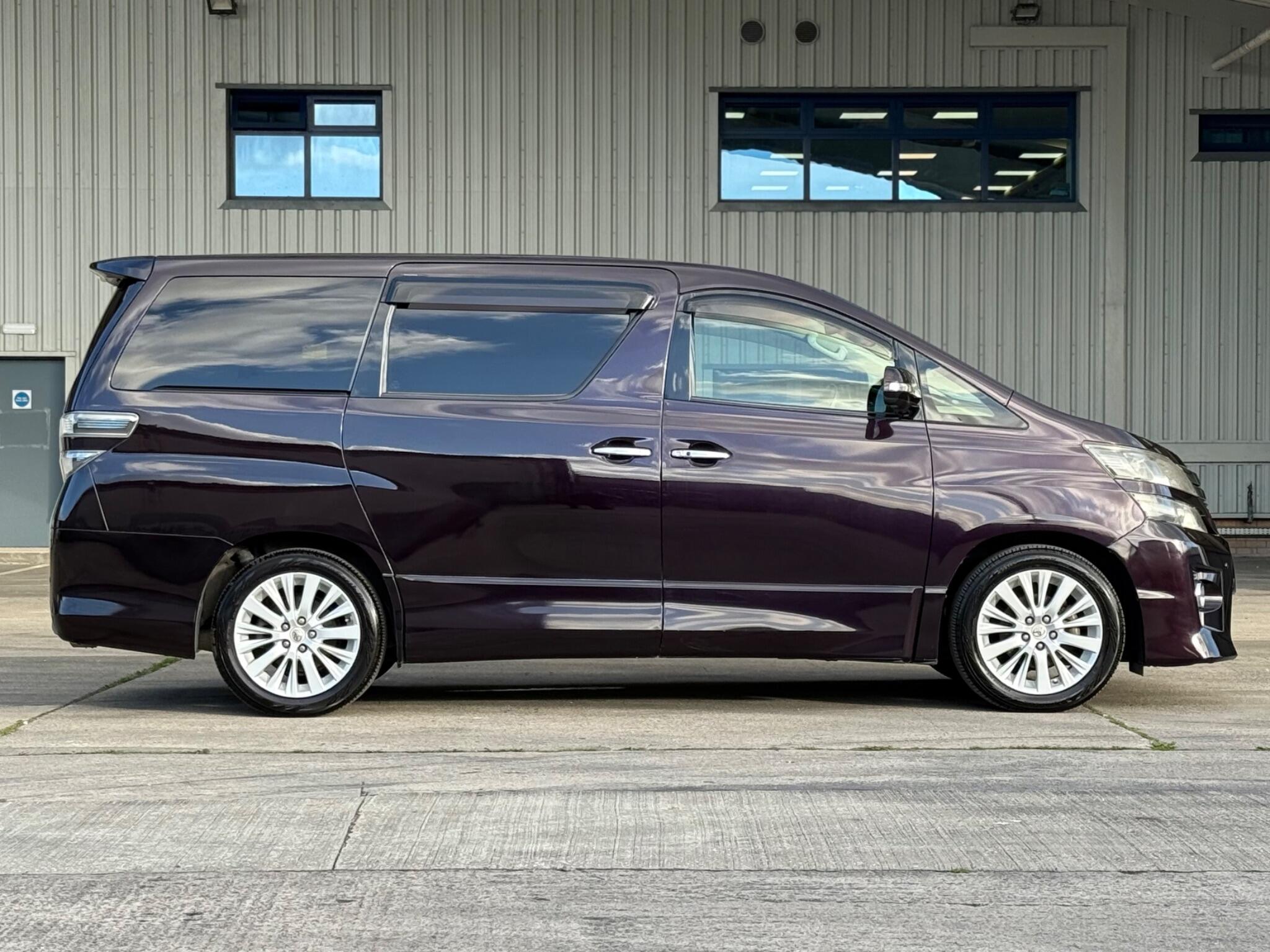 Toyota Vellfire - Image 10