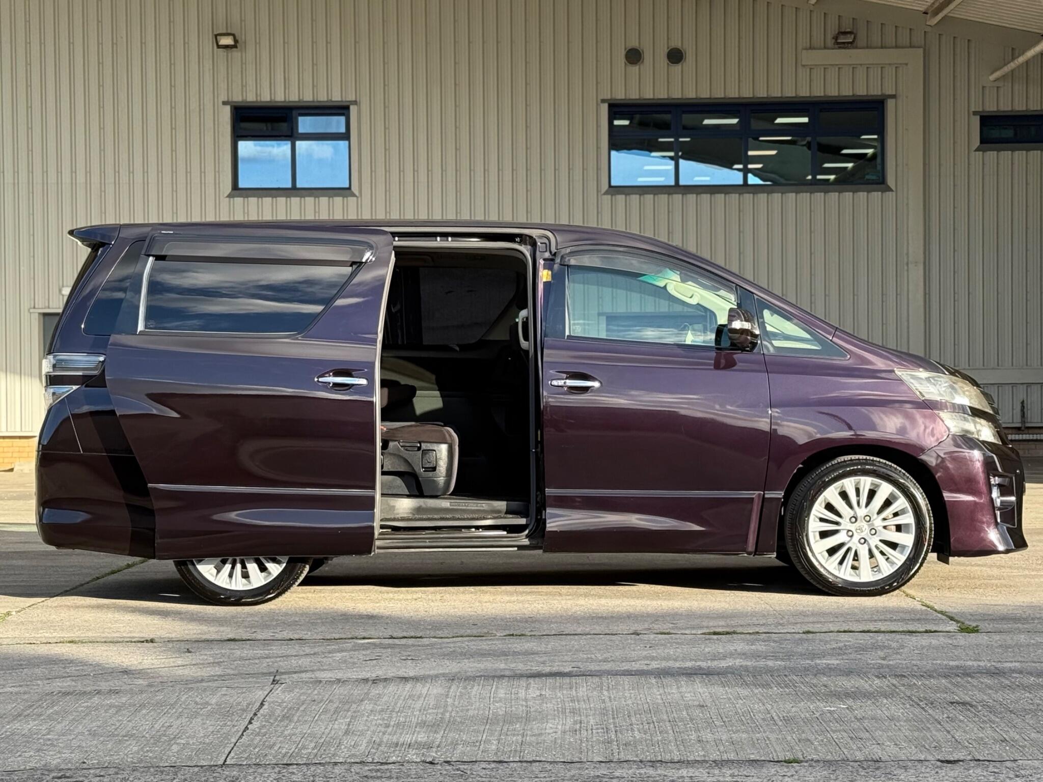Toyota Vellfire - Image 11