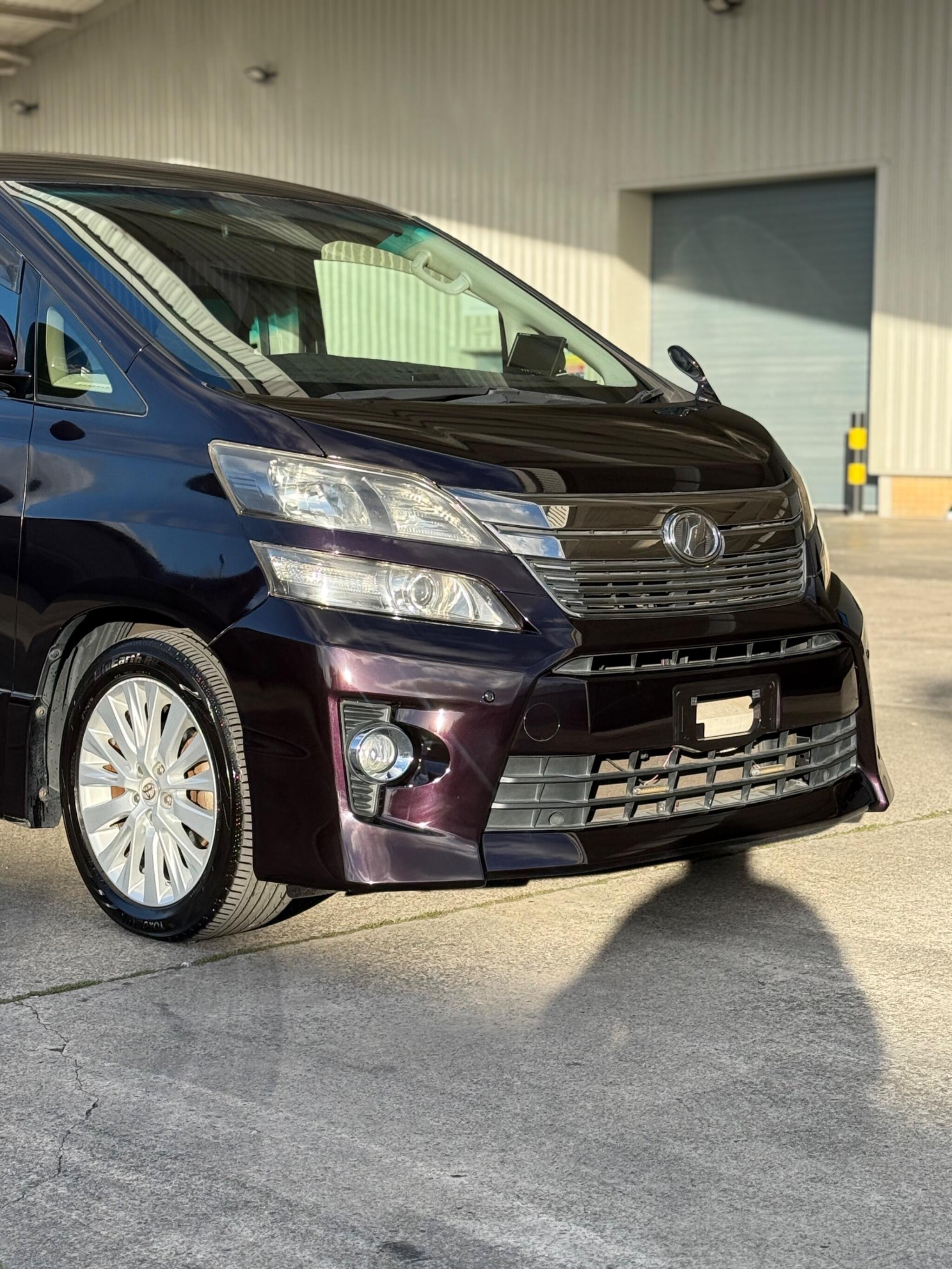 Toyota Vellfire - Image 13