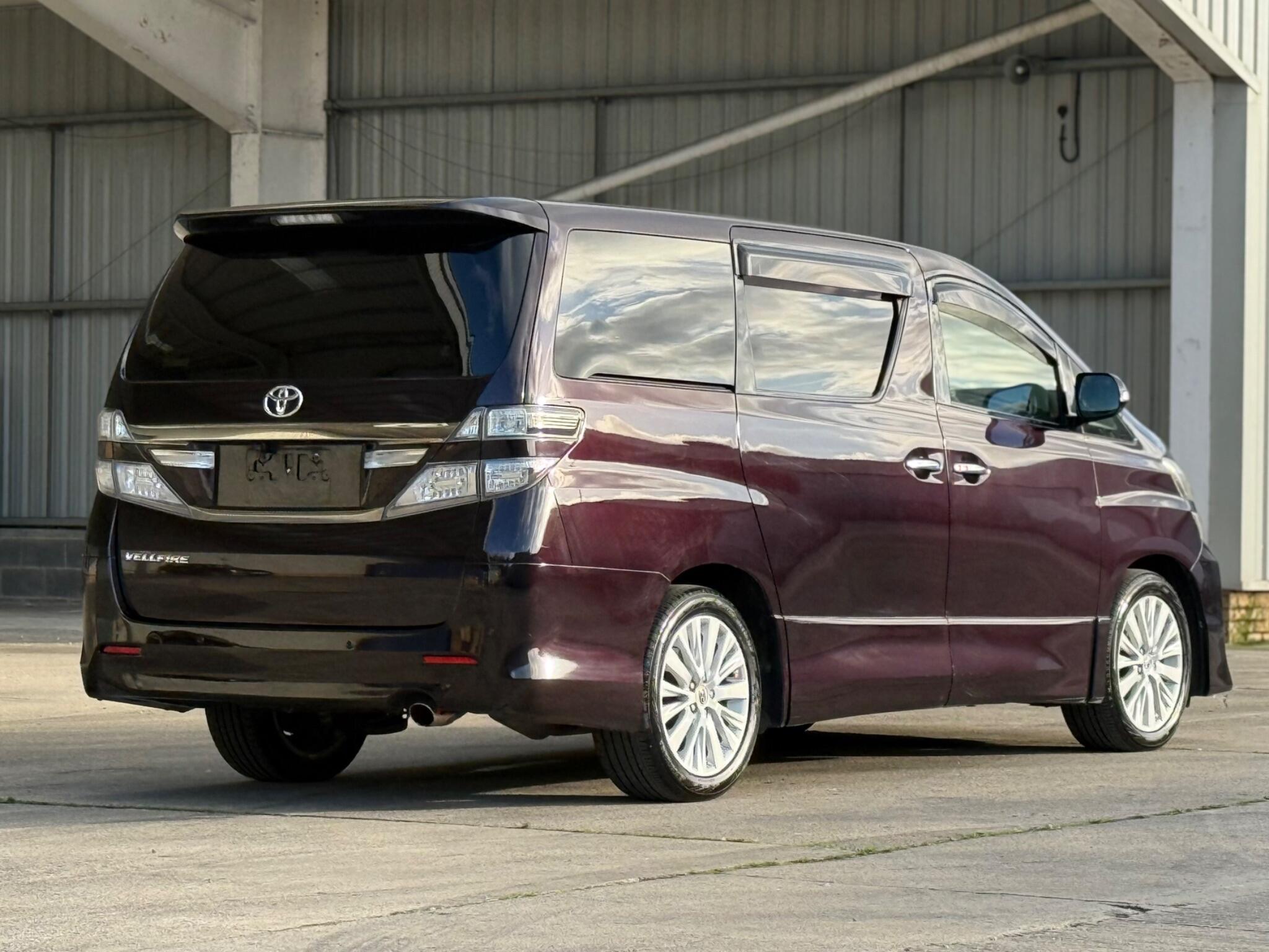 Toyota Vellfire - Image 12